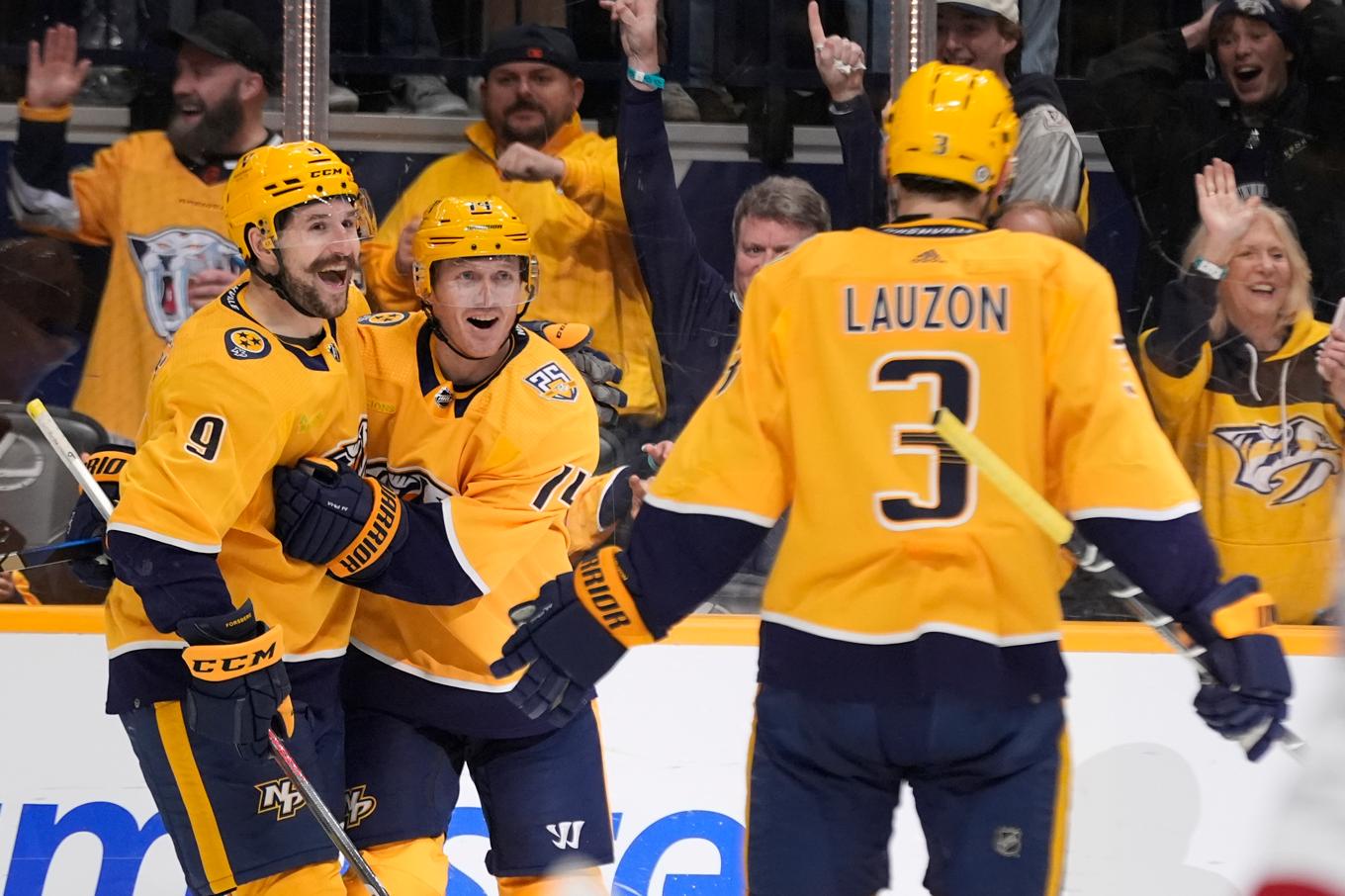 Nashville, med svenskarna Filip Forsberg, tv, och Gustav Nyquist, mitten, är klart för NHL-slutspelet. Foto: George Walker IV/AP/TT