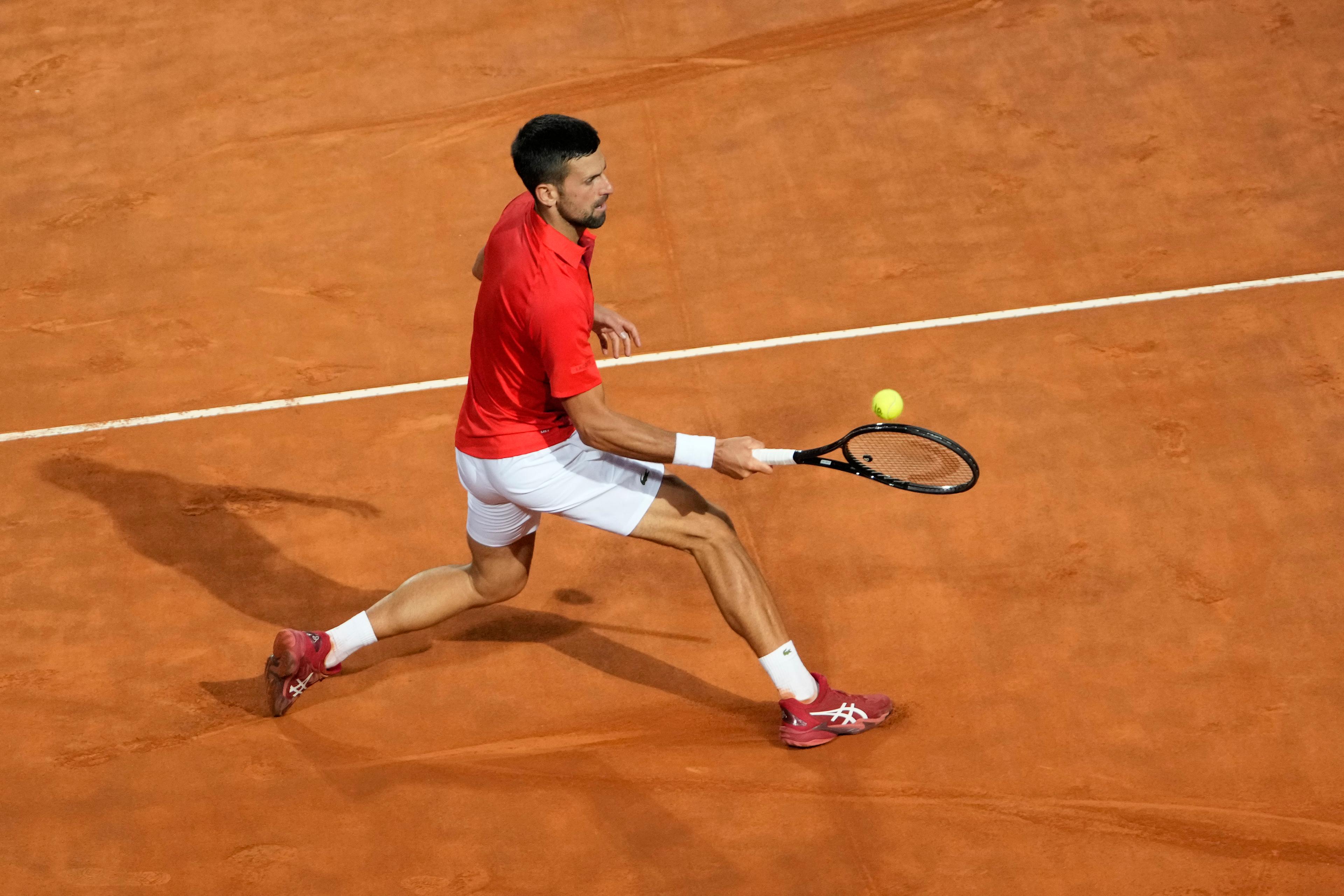 Novak Djokovic är vidare till tredje rundan i Italian Open i Rom efter seger mot Corentin Moutet. Foto: Alessandra Tarantino/AP/TT