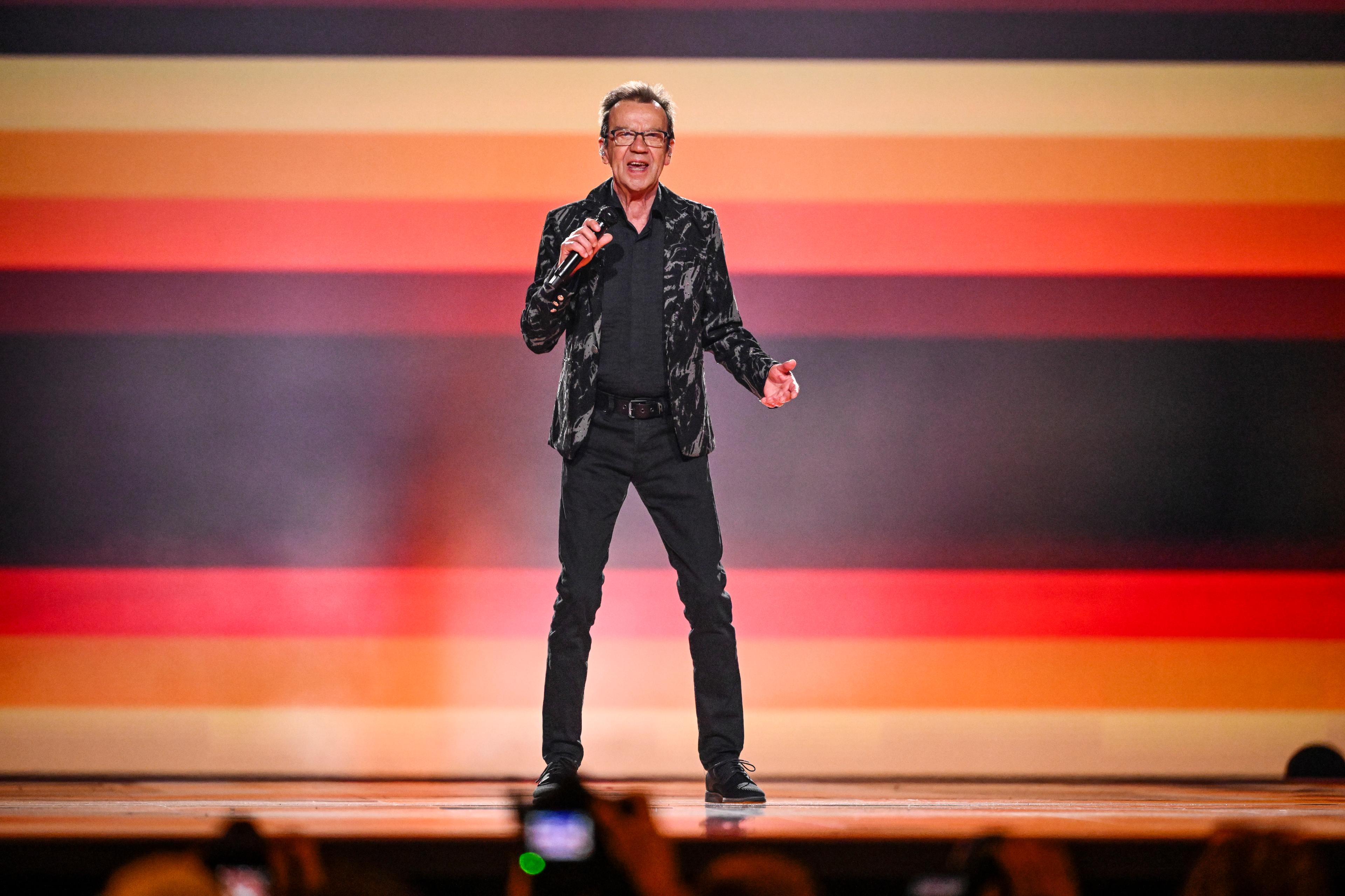 Björn Skifs öppnar Eurovision med ”Hooked on a feeling”. Foto: Jessica Gow/TT