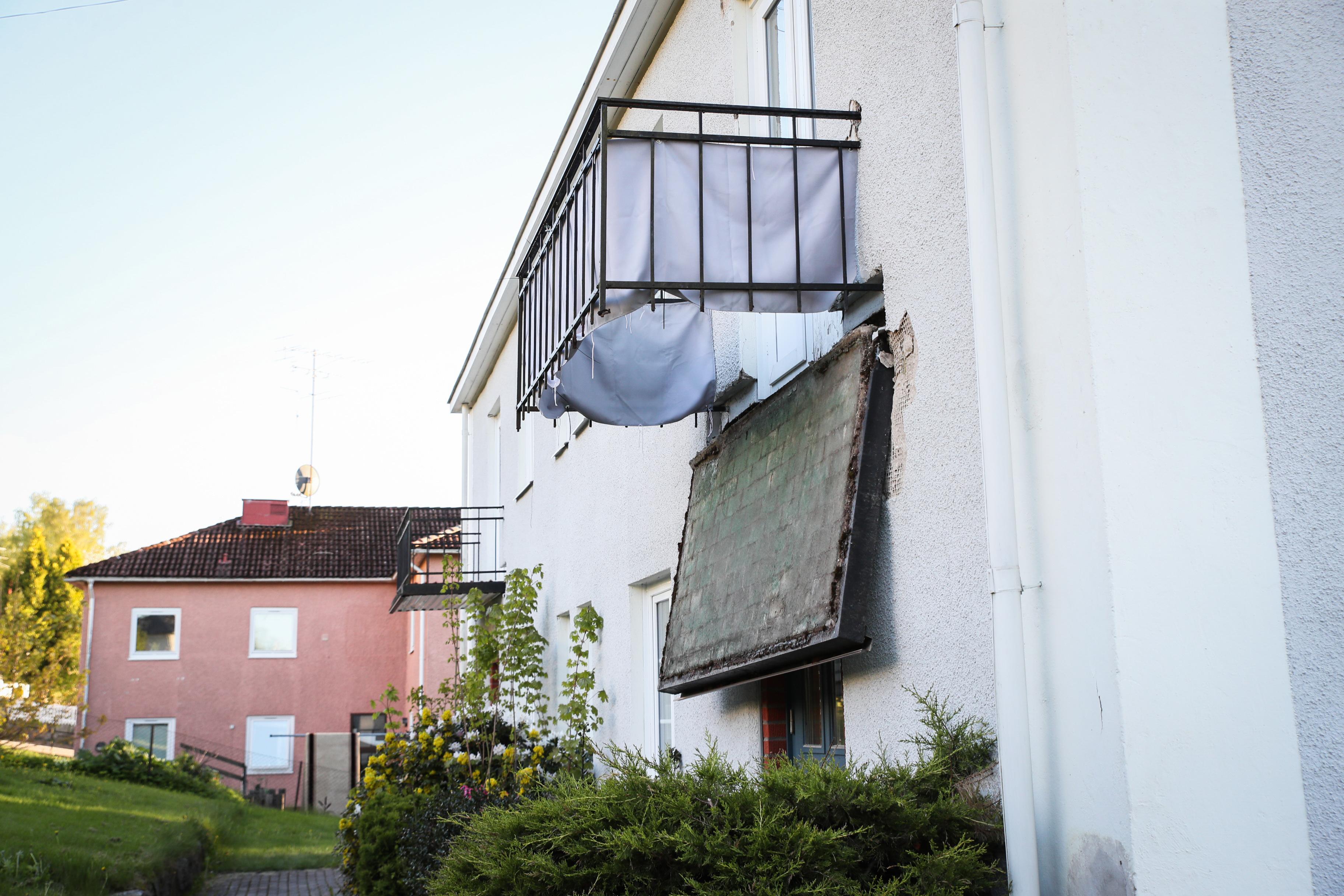 Tre personer skadades när golvet lossnade på en balkong i Ulricehamn. Foto: Foto: Mattias Landström