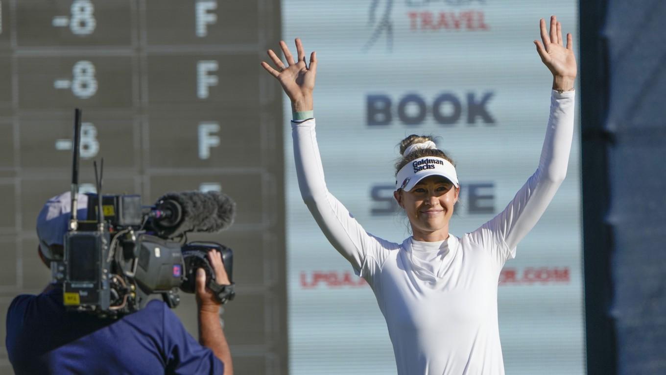 Nelly Korda firar efter segern. Foto: Seth Wenig/AP/TT