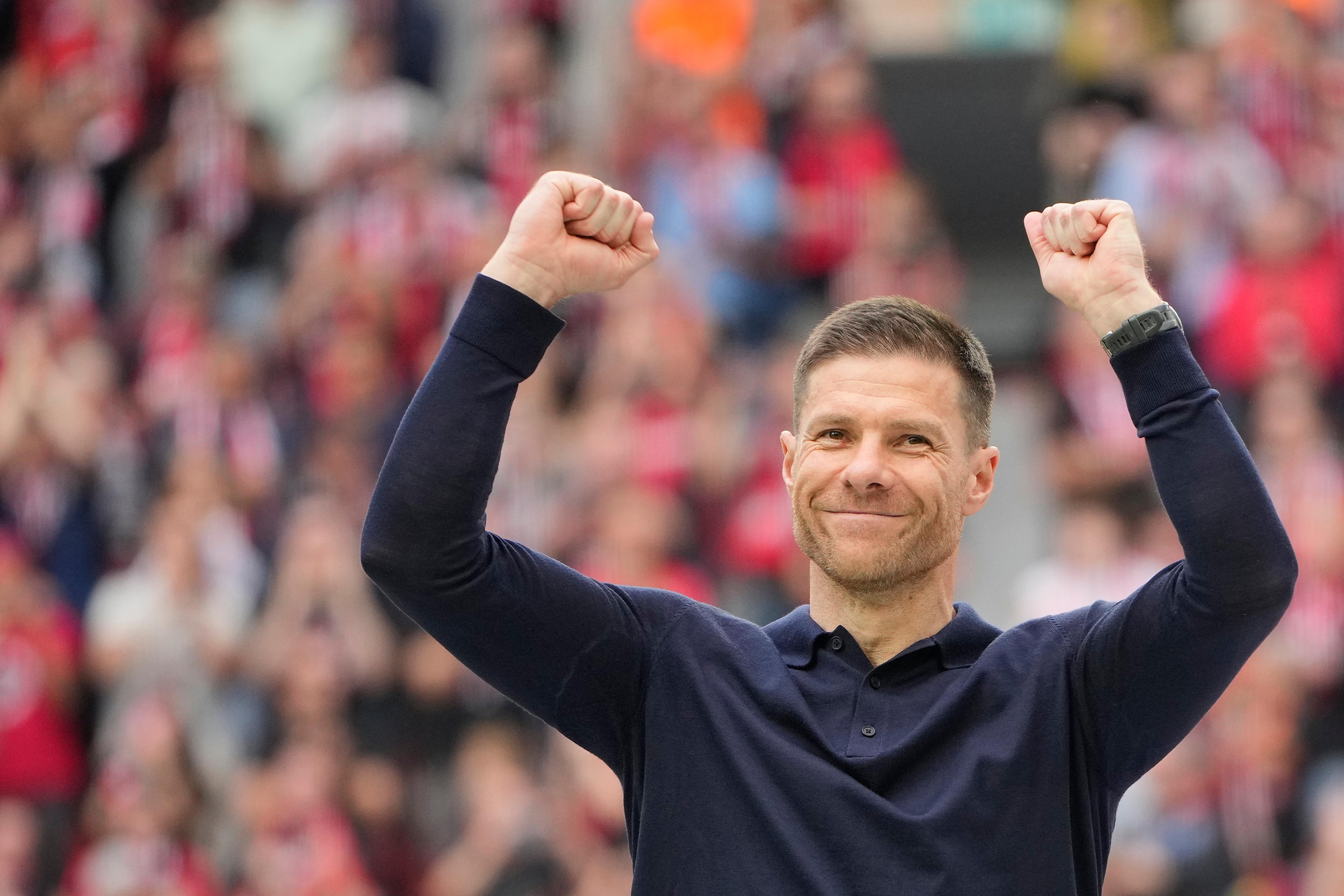 Tränaren Xabi Alonso hoppas på mer segerjubel med Leverkusen. Arkivbild. Foto: Martin Meissner/AP/TT