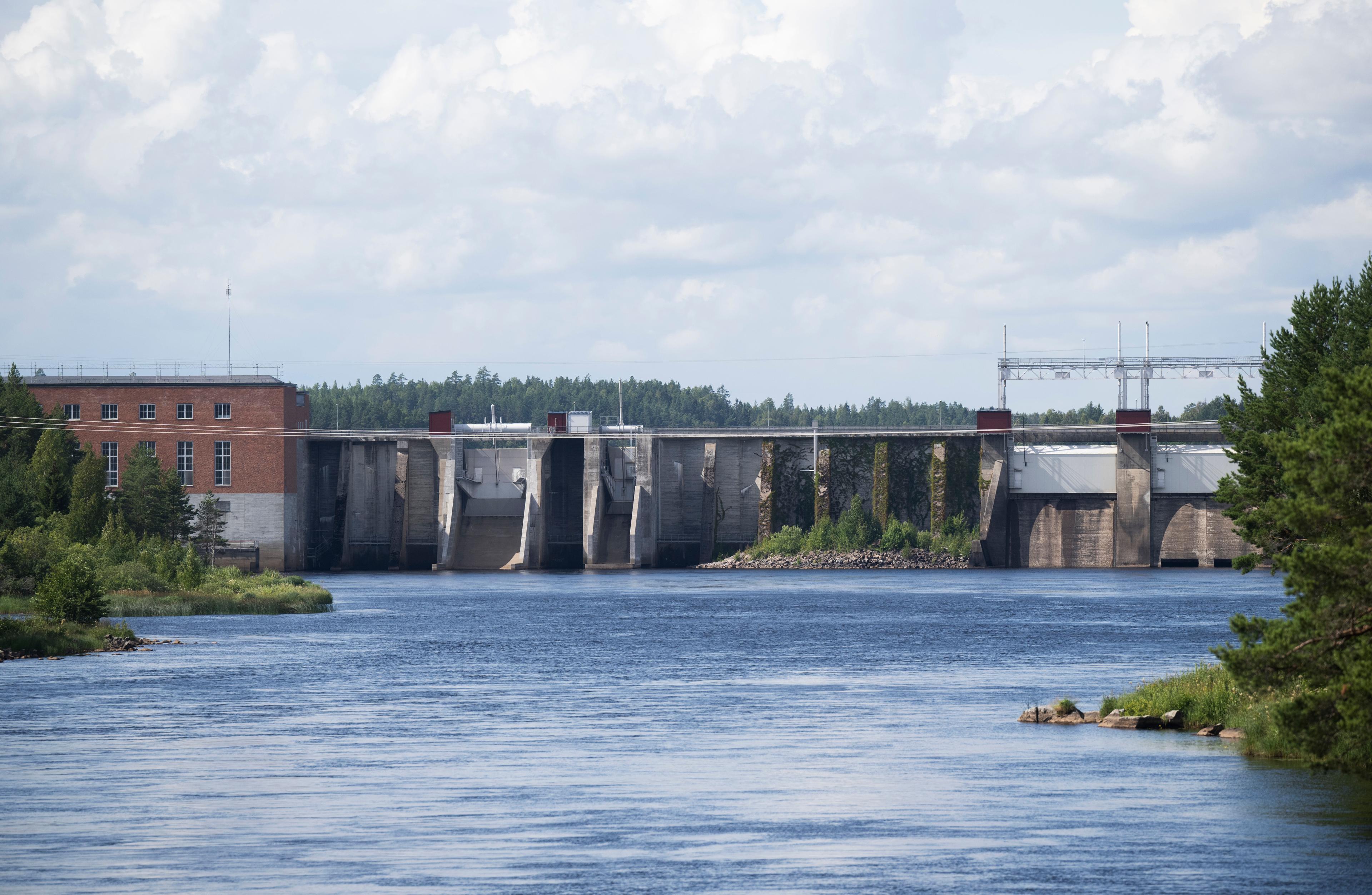 På bilden ett helt annat vattenkraftverk. Ljusne Strömmars kraftverk i älven Ljusnan. Arkivbild. Foto: Fredrik Sandberg/TT