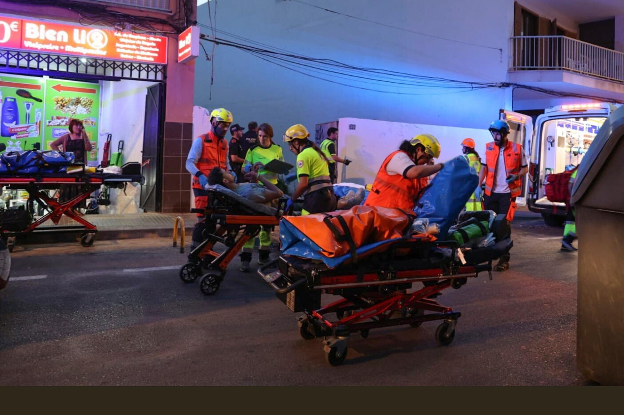 Räddningsarbete på olycksplatsen. Foto: Isaac Buj/Europa Press/AP/TT