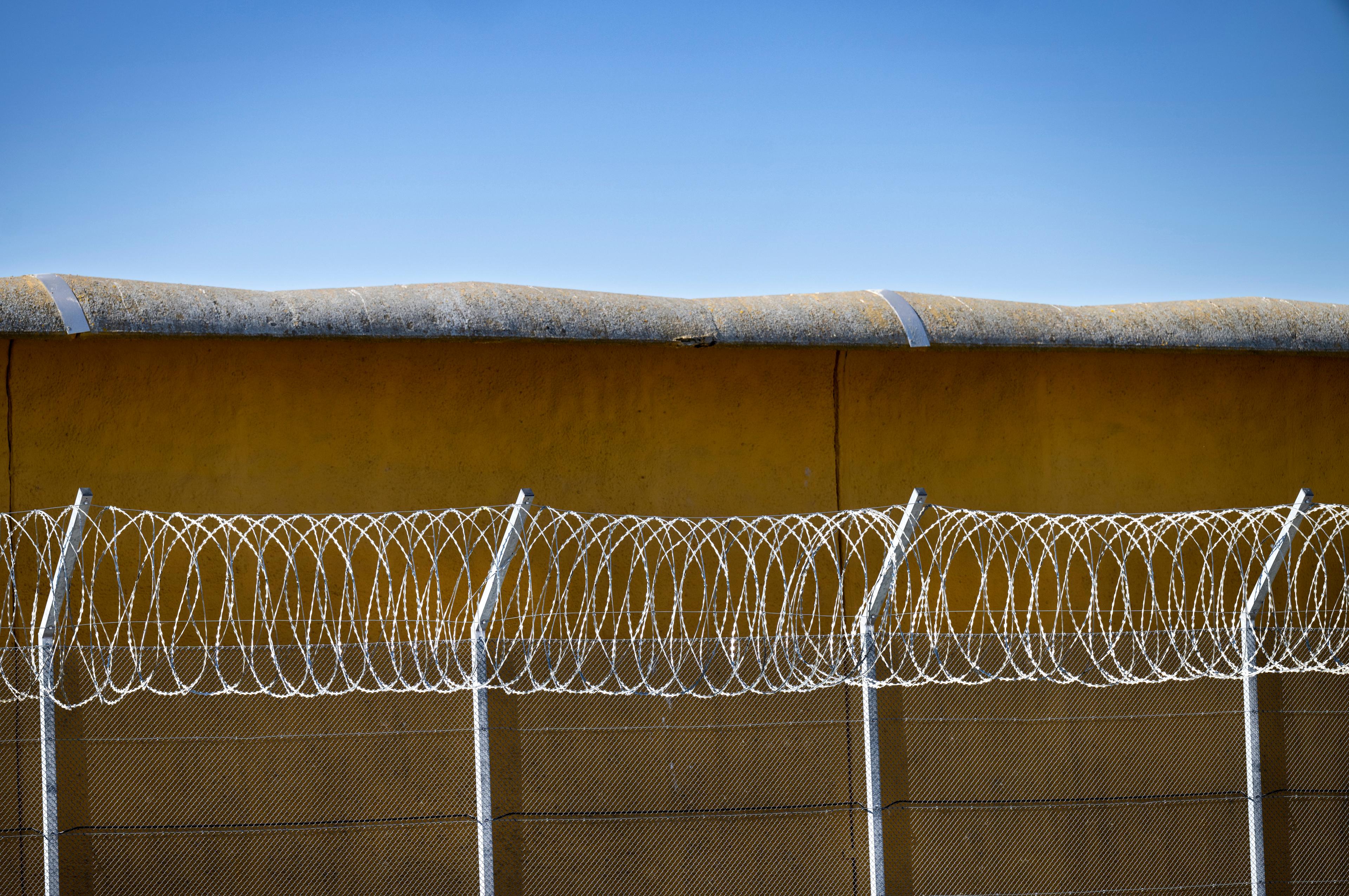 Fängelsemur med taggtråd vid anstalten i Kumla. Arkivbild. Foto: Pontus Lundahl/TT