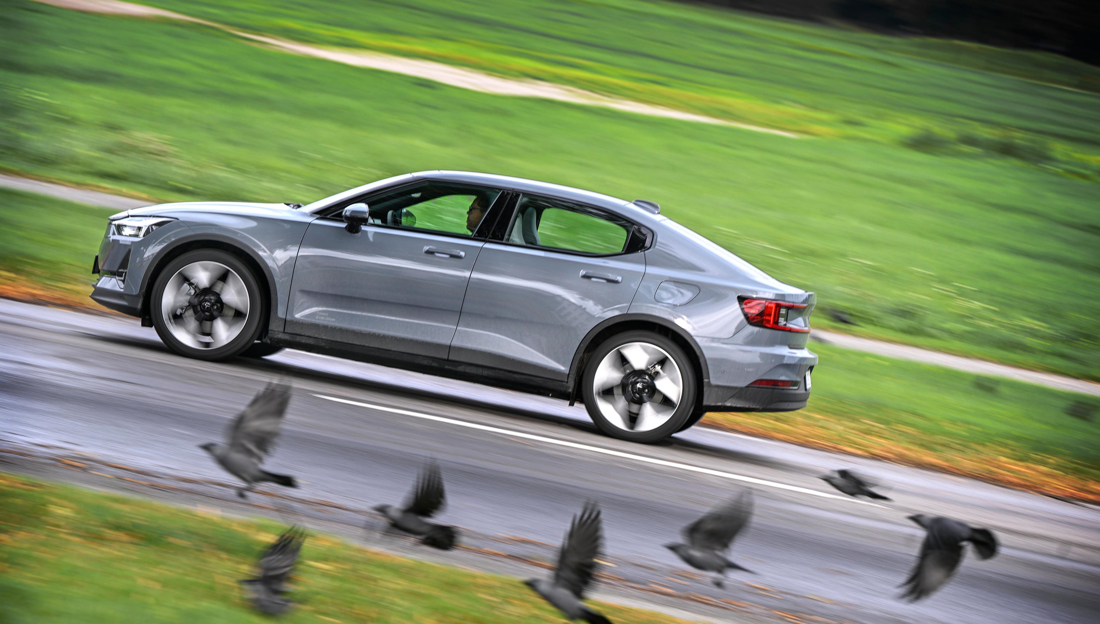 Modellen Polestar 2 har sålt under förväntan och produktionen av flaggskeppet Polestar 3 har kommit igång men är försenad. Arkivbild. Foto: Anders Wiklund/TT