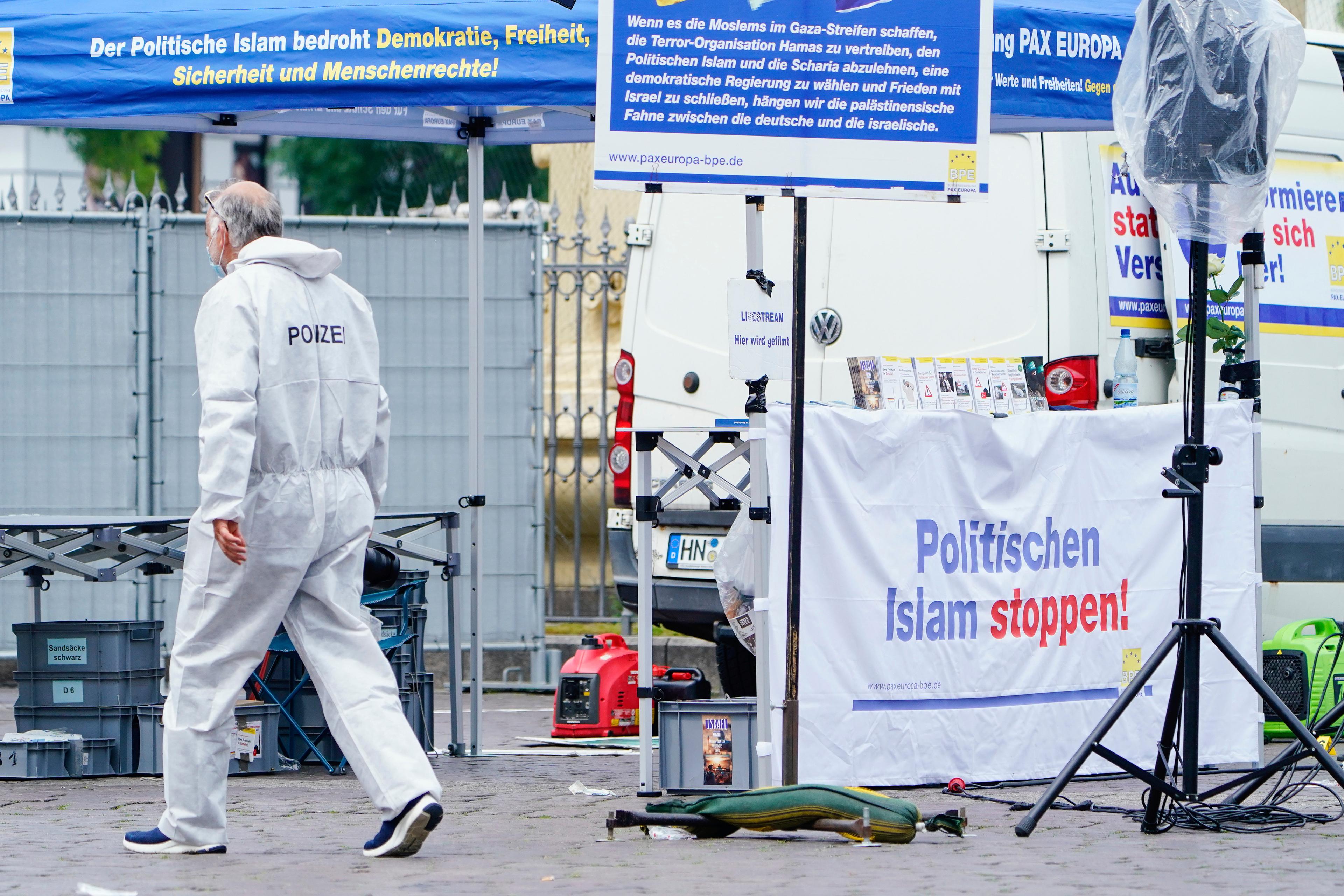 Attacken skedde på ett torg i staden Mannheim i Tyskland. Foto: Uwe Anspach/dpa via AP/TT