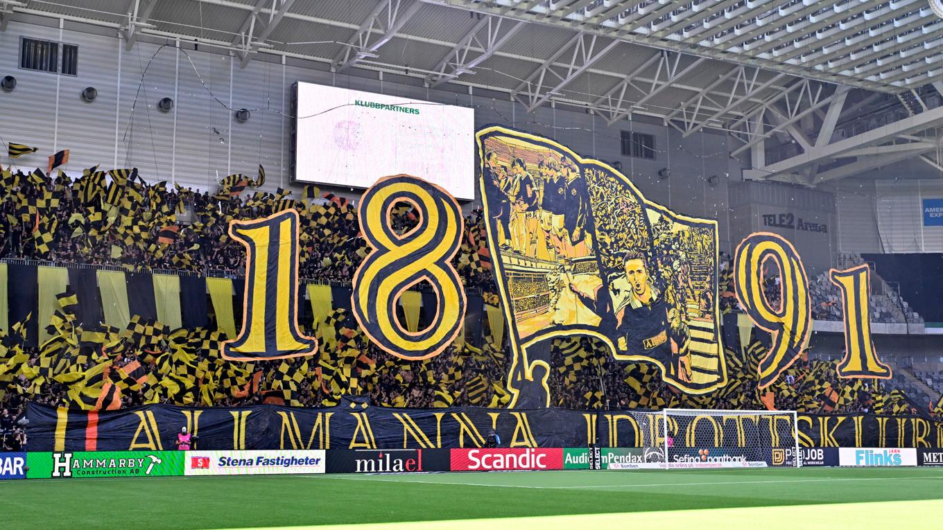 AIK:s supportrar kräver mycket av ”sitt” lag som efter de senaste förlusterna mötts av burop och glåpord. Foto: Jonas Ekströmer/TT