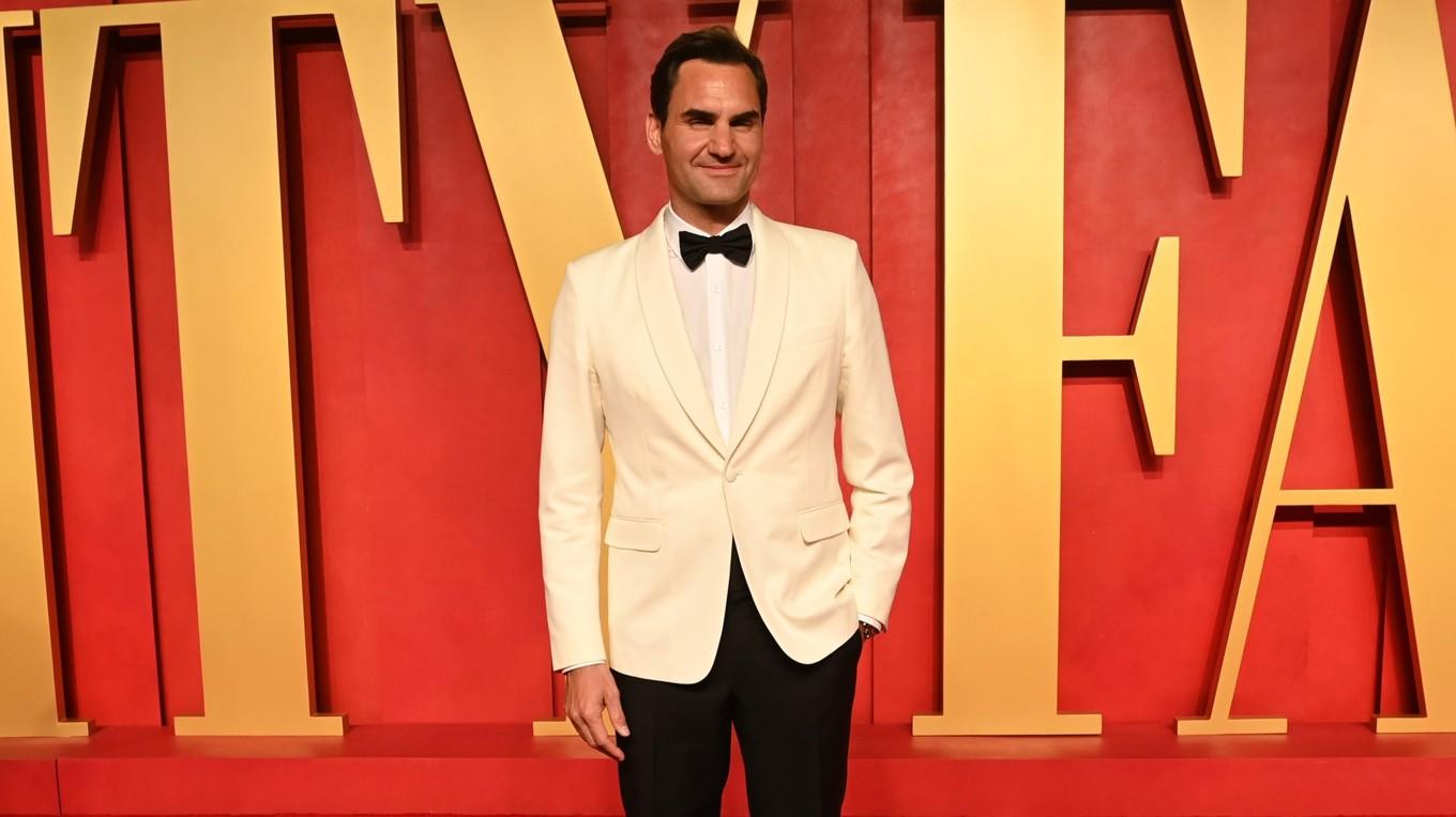 Elegant såväl på som vid sidan av banan. Också det gäller att bära kostym behövde Roger Federer träna för att hitta rätt känsla. Foto: Jon Kopaloff/Getty Images/Vanity Fair