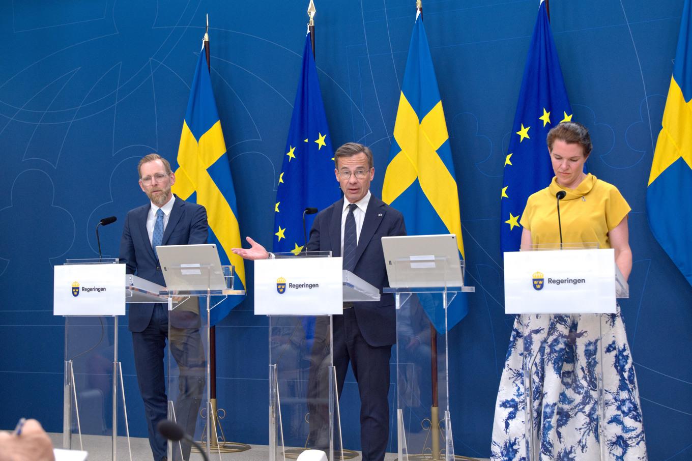 Jakob Forssmed (KD), socialminister, Ulf Kristersson (M),  statsminister och Lina Nordquist (L), gruppledare. Foto: Marcus Strand