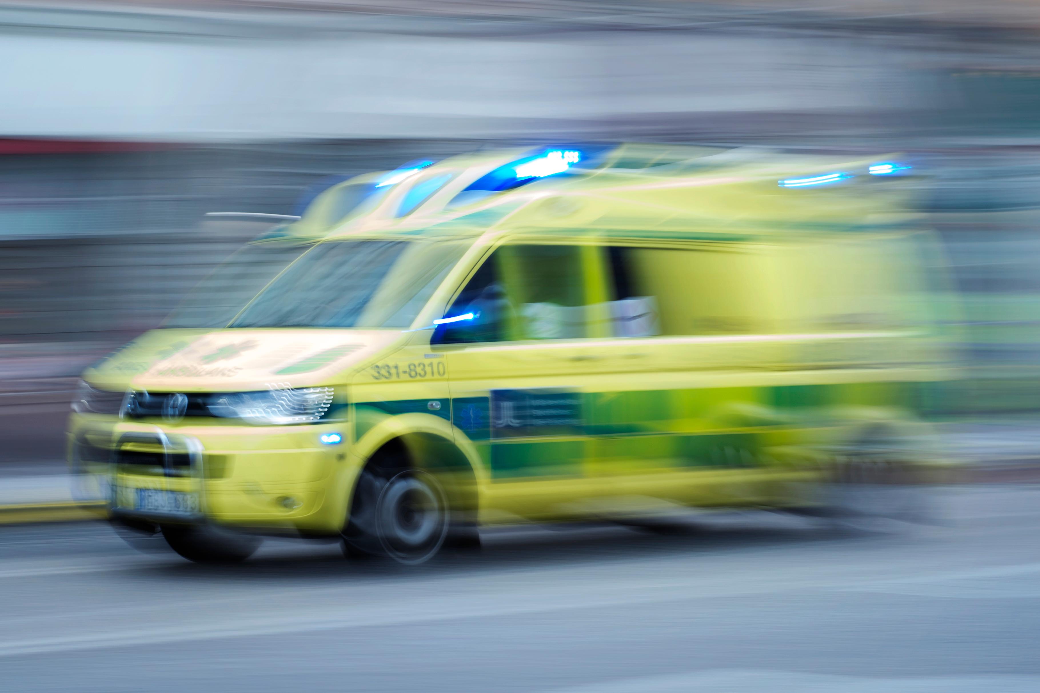 En man har förts till sjukhus efter en arbetsplatsolycka i Jämjö i Blekinge. Arkivbild. Foto: Stina Stjernkvist/TT