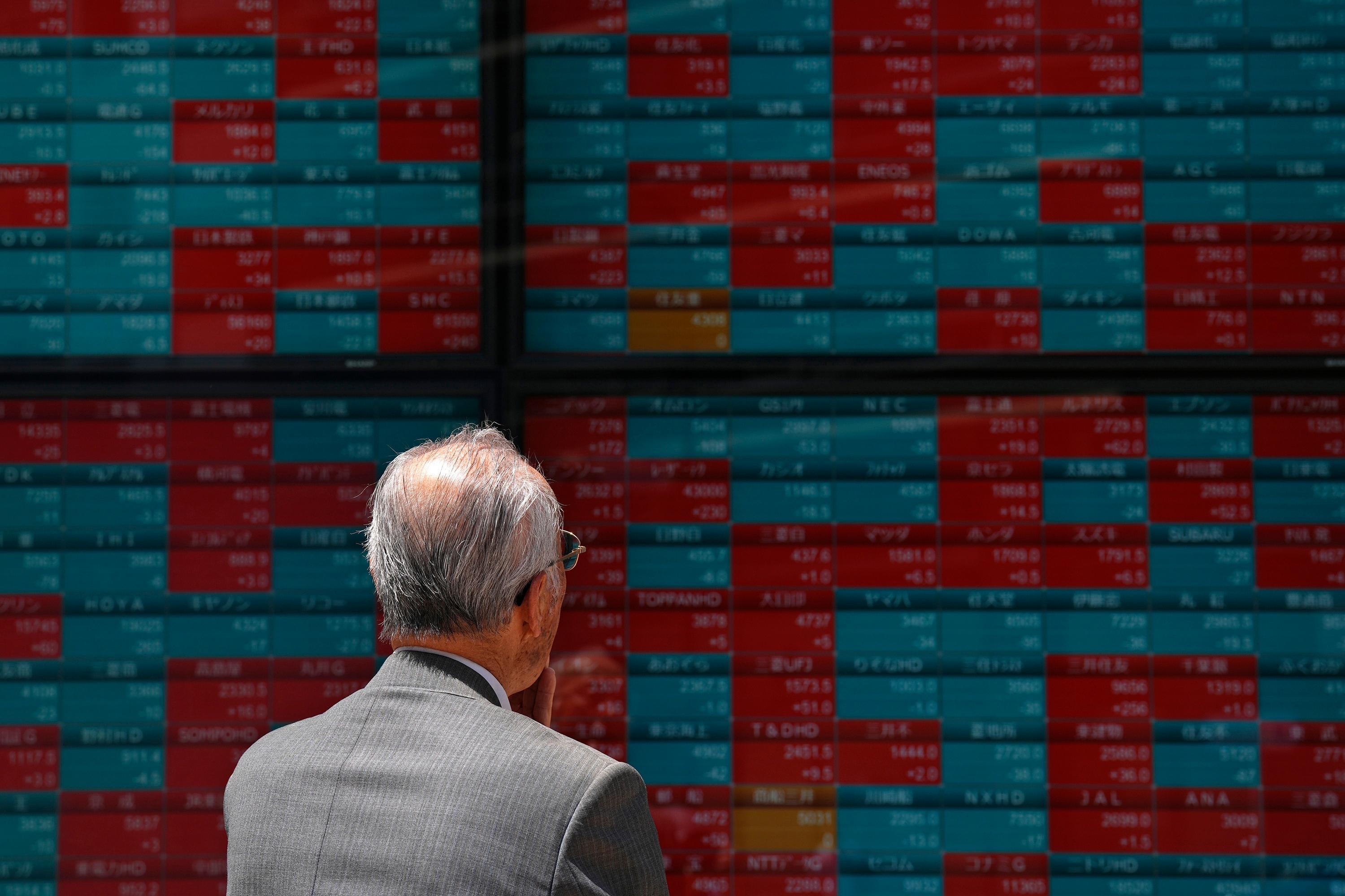 Det pekade mest nedåt i den inledande börshandeln i Asien. Arkivbild. Foto: Eugene Hoshiko/AP/TT