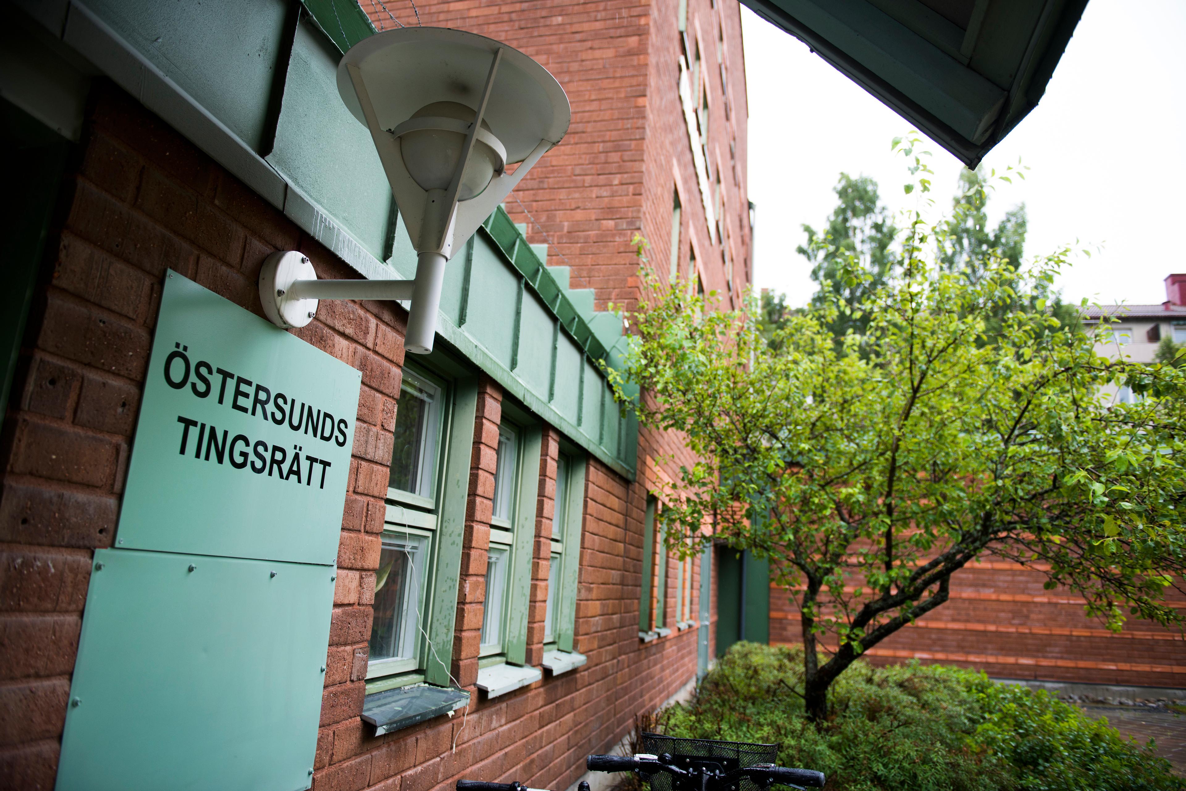 En man har häktats av Östersunds tingsrätt för en rad brott mot en kvinna. Arkivbild. Foto: Robert Henriksson/TT