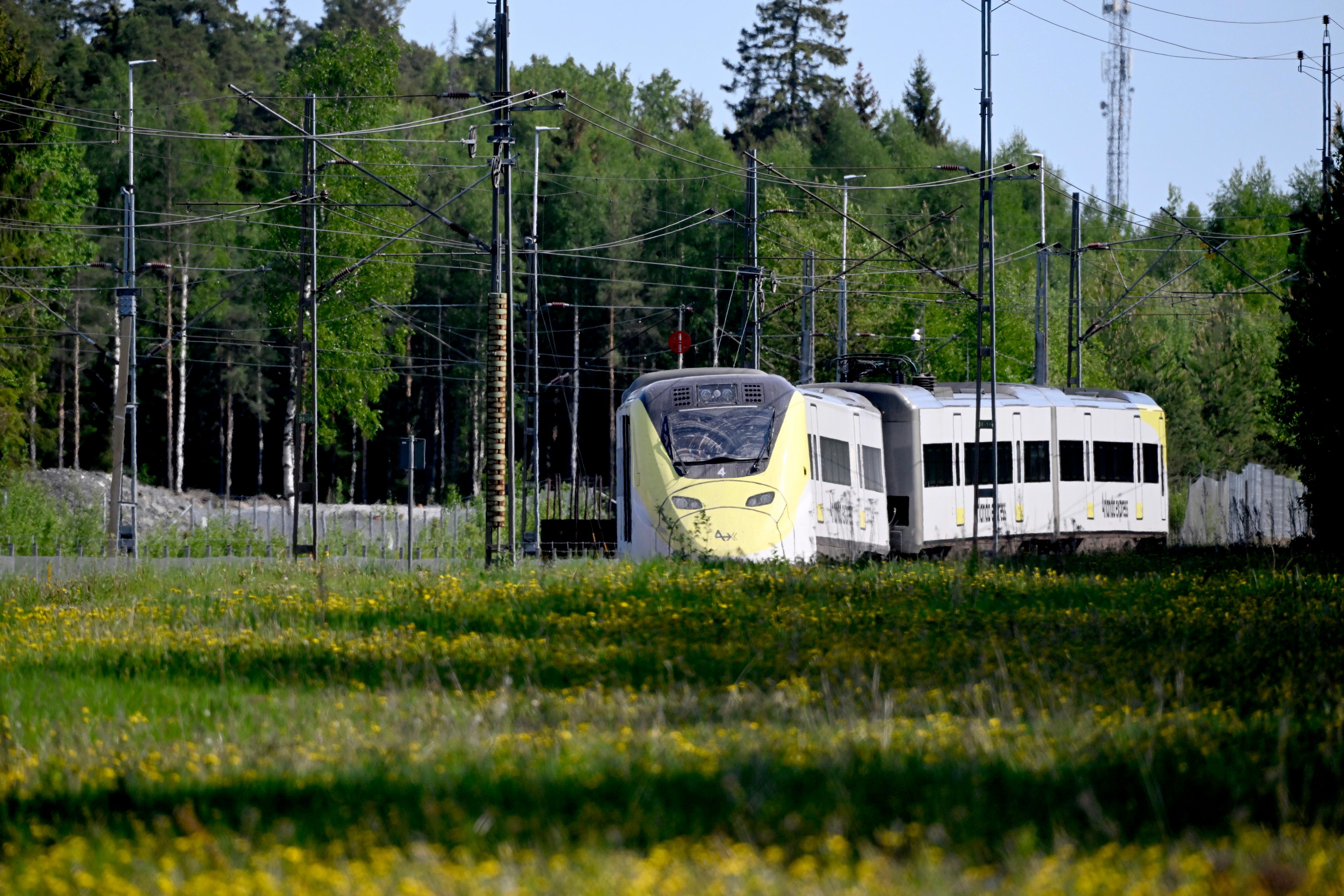 Ett Arlanda Expresståg spårade ur under färd vid Blackvreten tågdepå i höjd med Arlanda stad i maj förra året. Foto: Pontus Lundahl / TT