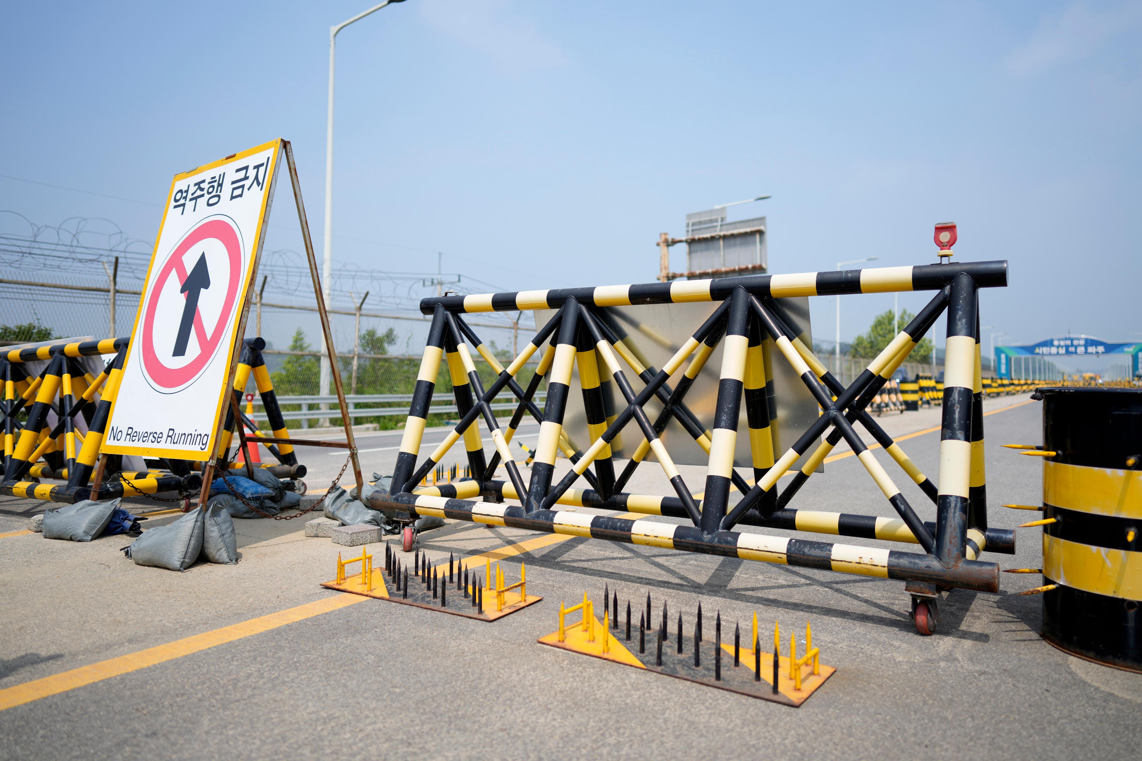 Barrikader nära gränsen mellan Sydkorea och Nordkorea. Arkivbild. Foto: Lee Jin-man/AP/TT