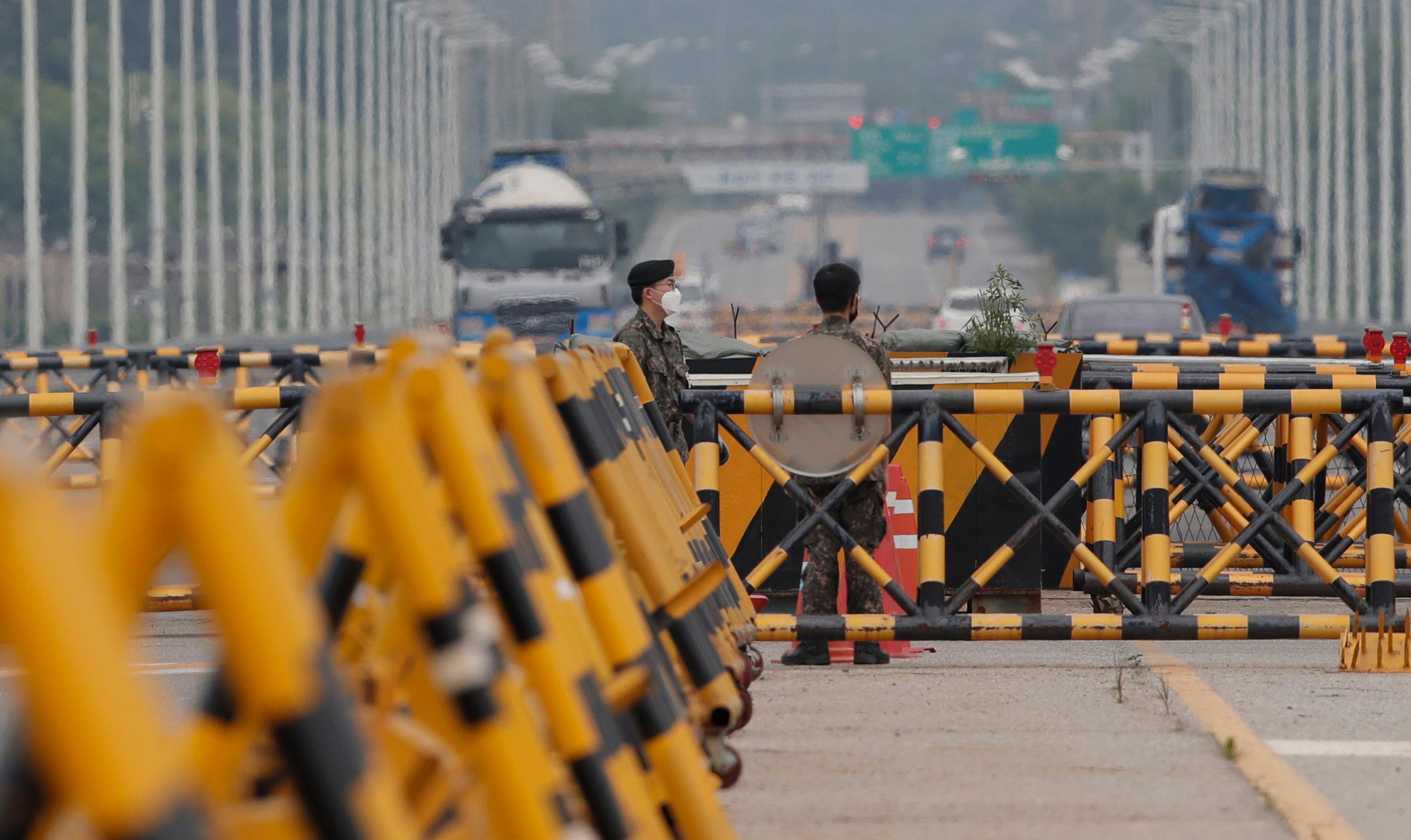 Sydkoreanska soldater vid "den demilitariserade zonen". Arkivbild. Foto: Lee Jin-Man/AP/TT