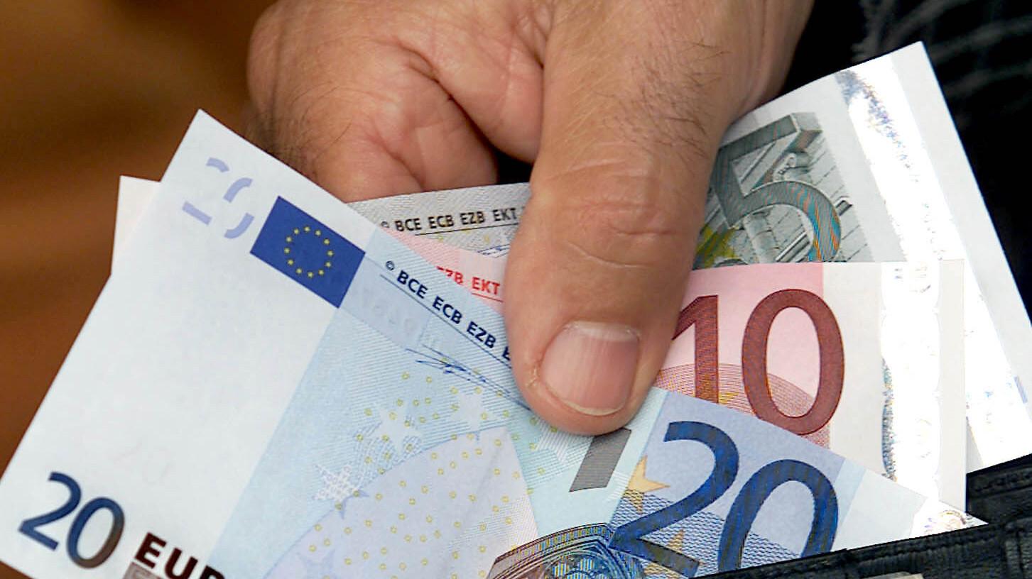 Plånboken innehöll närmare 2|000 euro. Arkivbild. Foto: Michael Sohn/AP/TT