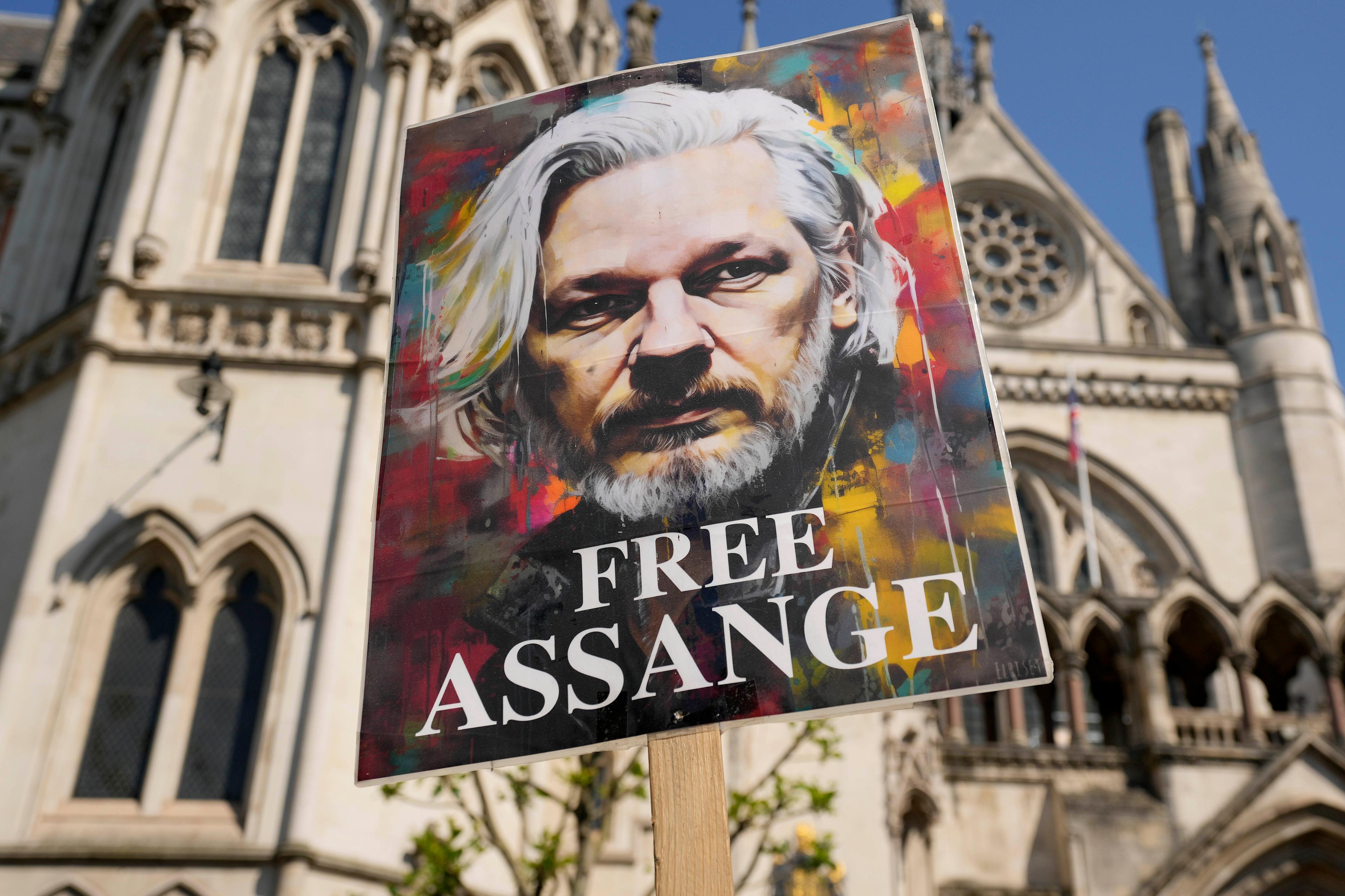 Wikileaksgrundaren Julian Assange kan snart vara fri efter att ha erkänt sig skyldig till spridande av hemlig information om USA:s militär och gjort upp med det amerikanska justitiedepartementet. Arkivbild. Foto: Kin Cheung/AP/TT