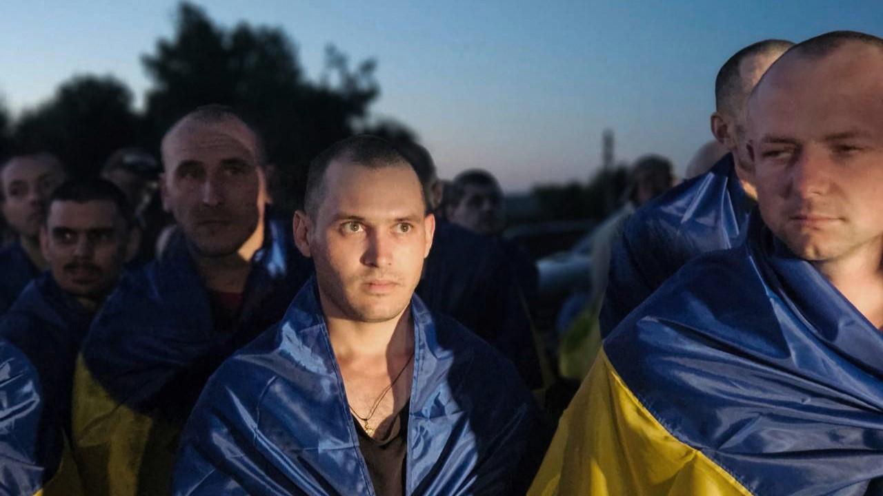90 ukrainare fick återvända hem. Bild från ukrainske presidenten Volodymyr Zelenskyjs Telegramkanal. Foto: Volodymyr Zelenskyjs telegramkanal via AFP/TT