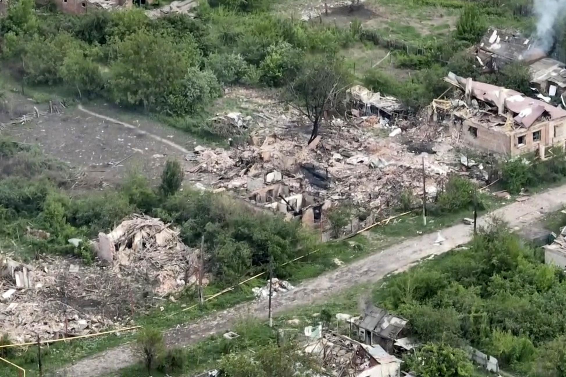 Byn Ocheretyne är en av flera samhällen i Donetskregionen som utsatts för ryskt bombardemang. Arkivbild. Foto: Kherson/Green/AP/TT