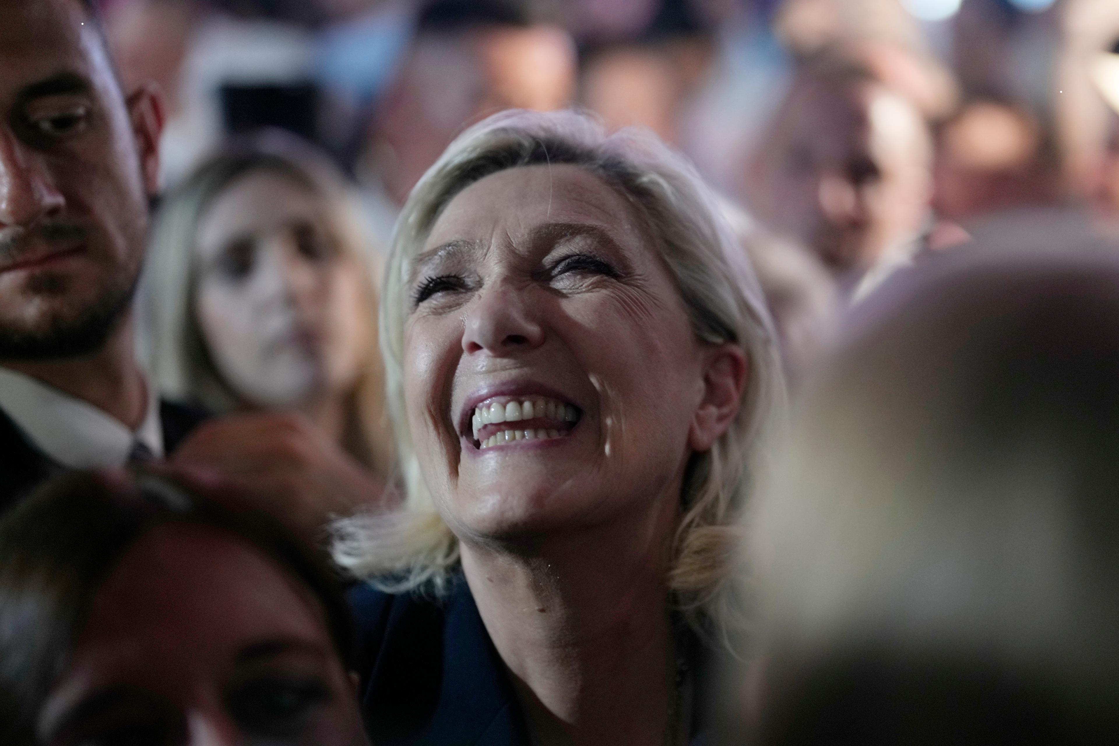 Nationalistpartiet Nationell Samling och partitoppen Marine Le Pen är den stora vinnaren efter den första omgången av parlamentsvalet i Frankrike. Foto: Thibault Camus/AP/TT