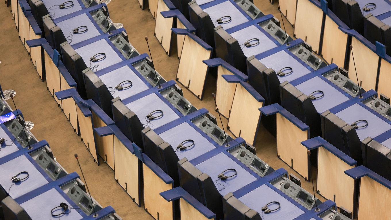 EU-parlamentets plenisal i Strasbourg. De svenska väljarna vet i allmänhet inte i förväg vad de röstar på i EU-valet, menar krönikören. Foto: Johannes Simon/Getty Images