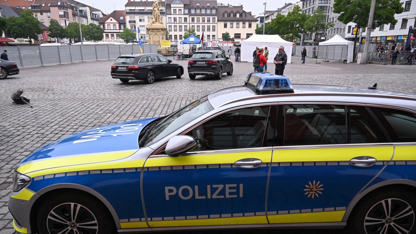 På bilden som är tagen den 31 maj ses en polisbil i tyska staden Mannheim efter en knivattack. Foto: Kirill Kudryavtsev/AFP via Getty Images