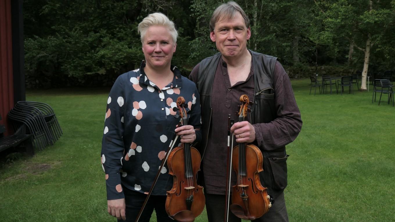 Den 14 juni bjöd Jenny Gustafsson och Hans Kennemark på en svängig konsert med folkmusik från Västergötland. Foto: Jenny Ljungkvist