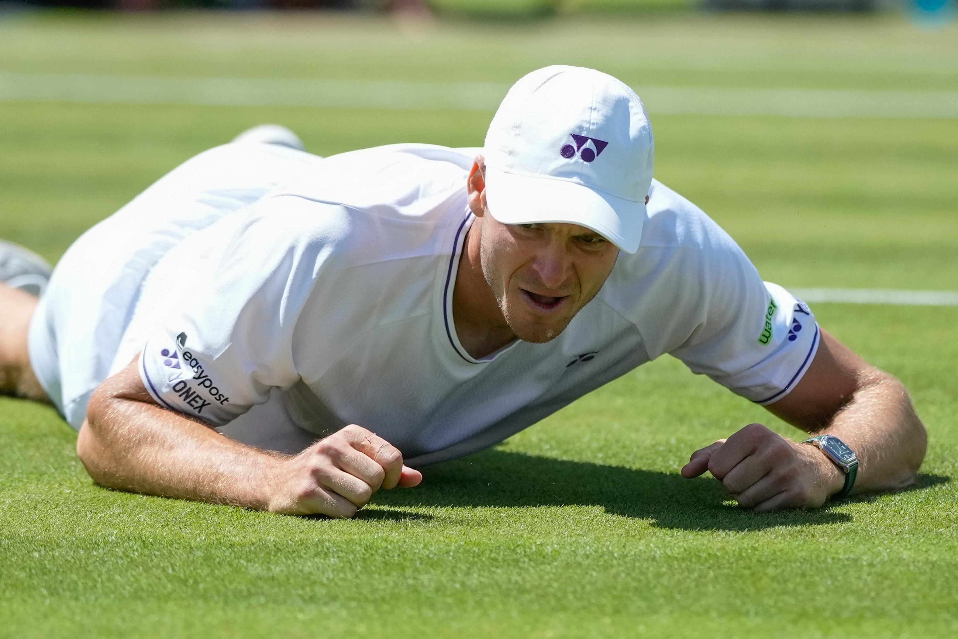 Hubert Hurkacz skadade sig. Foto: Mosa'ab Elshamy/AP/TT