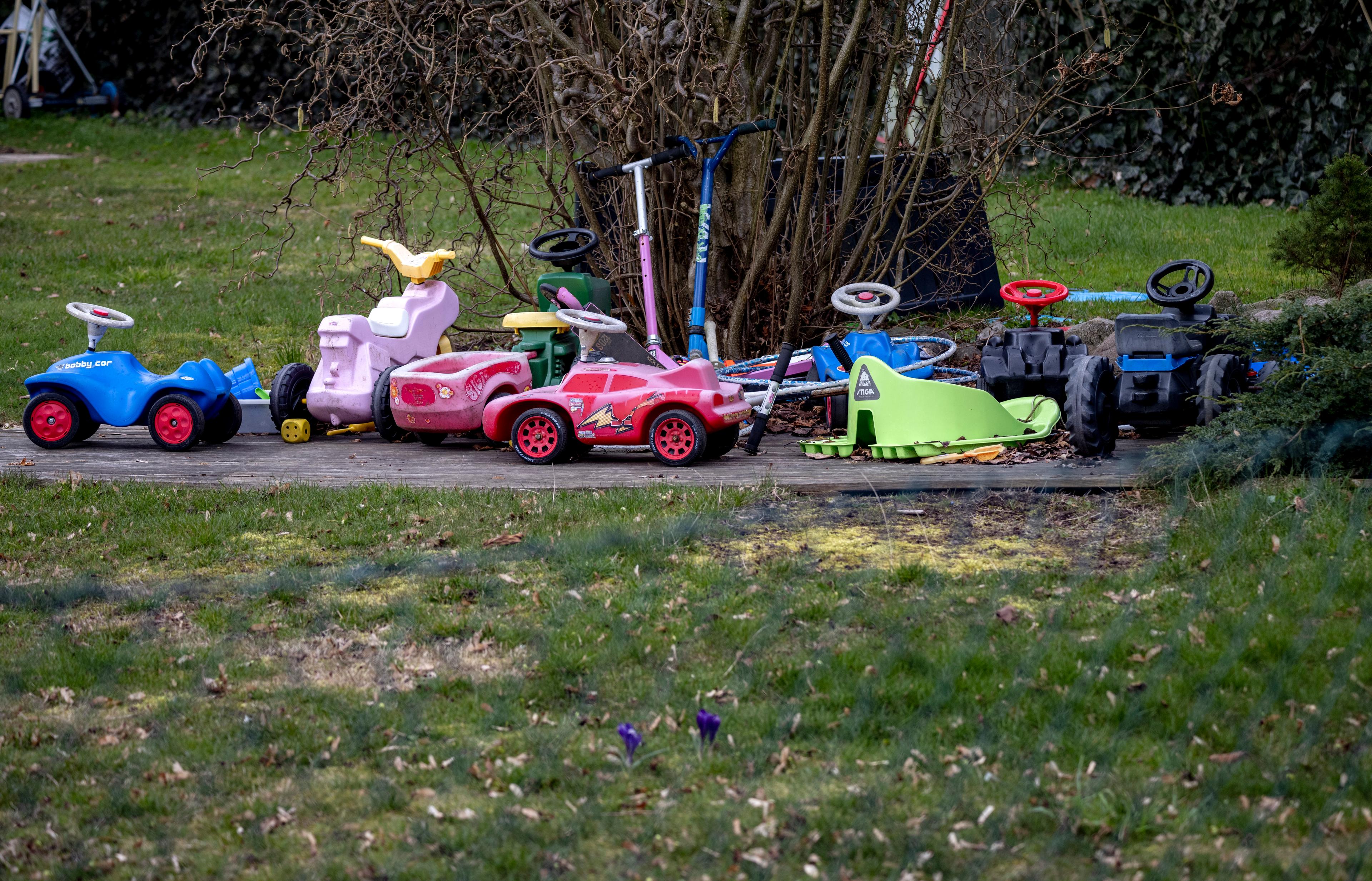 Leksaker i trädgården där flickan bodde med sin familj i en ort i Eslövs kommun. Arkivbild. Foto: Johan Nilsson/TT