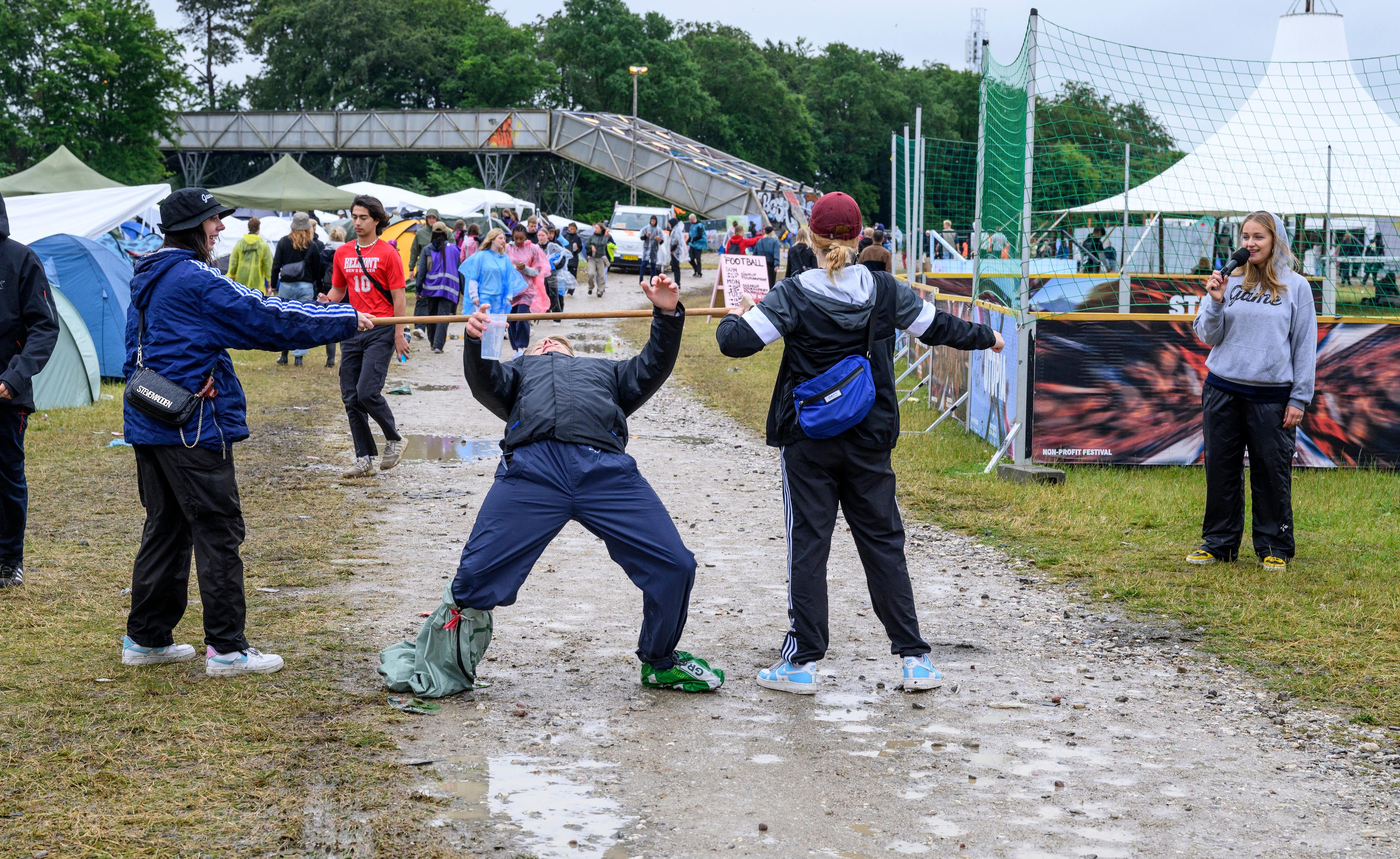 Ganska blött på årets Roskildefestival. Foto: Torben Christensen/Scanpix