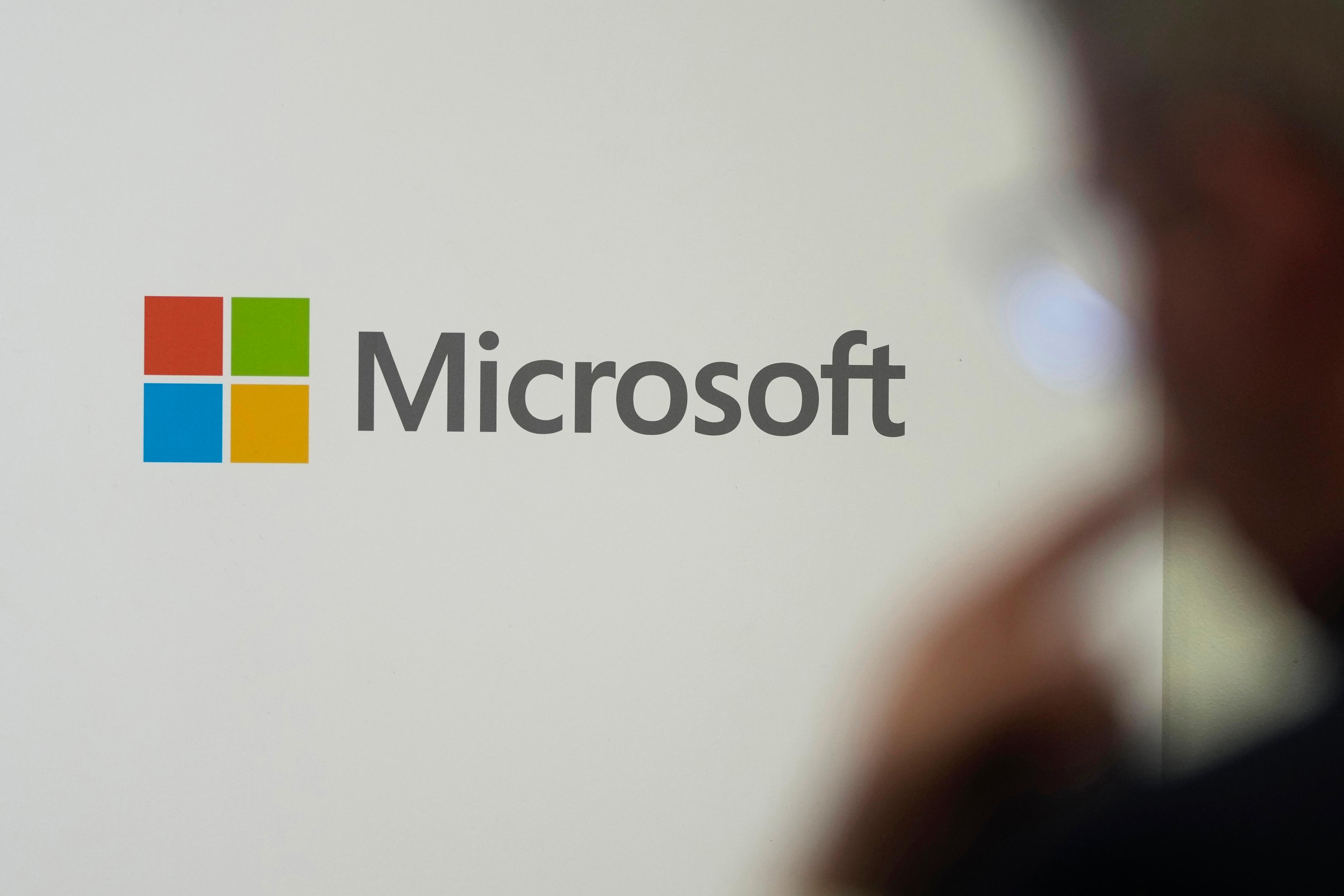 Microsoft har beslutat att avstå sin plats i styrelsen för Open AI. Arkivbild. Foto: Kin Cheung/AP/TT