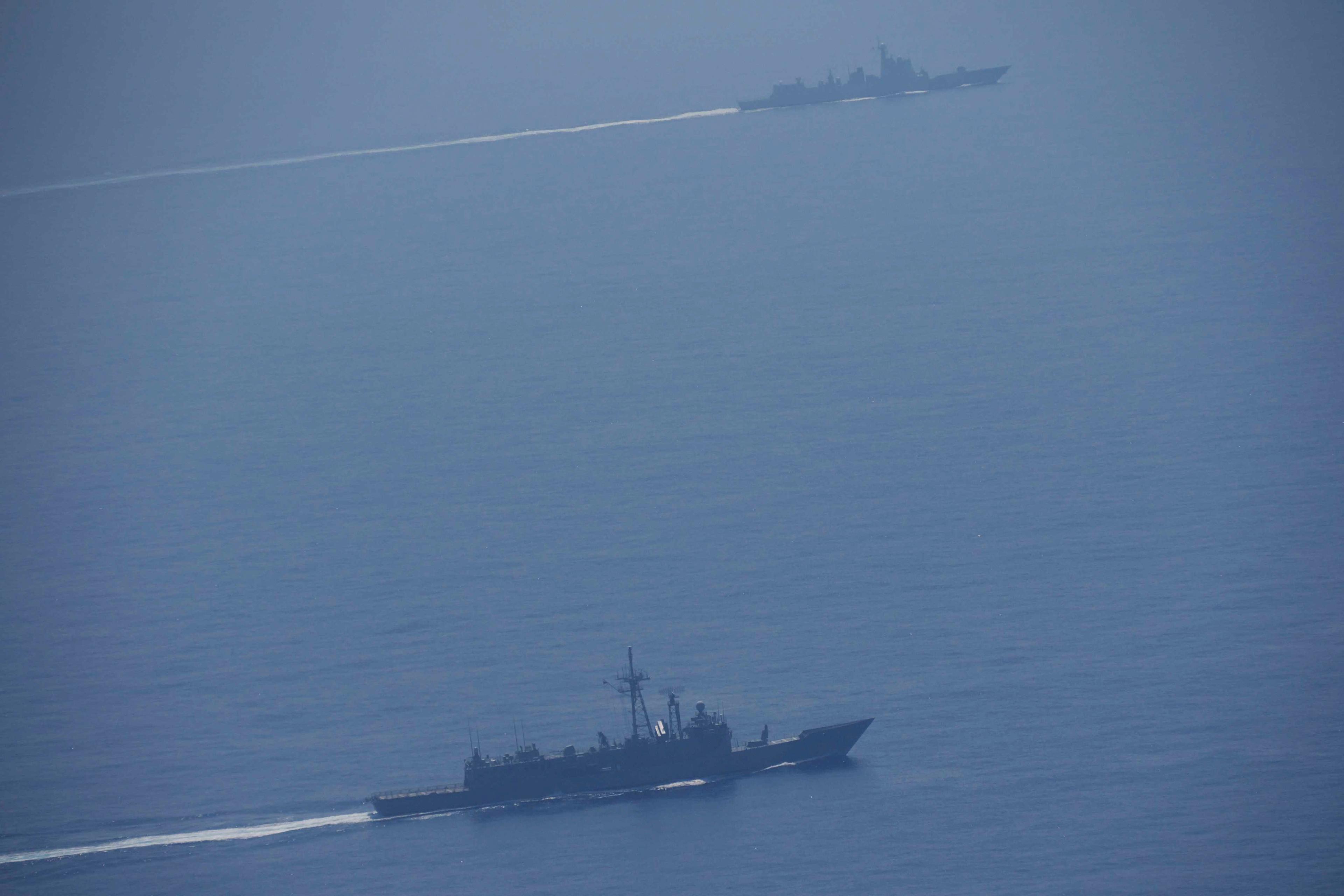 Kina och Ryssland genomför under juli en gemensam militärövning. På bilden syns kinesiska fartyg vid ett tidigare tillfälle. Foto: Taiwans försvarsdepartement/AP/TT