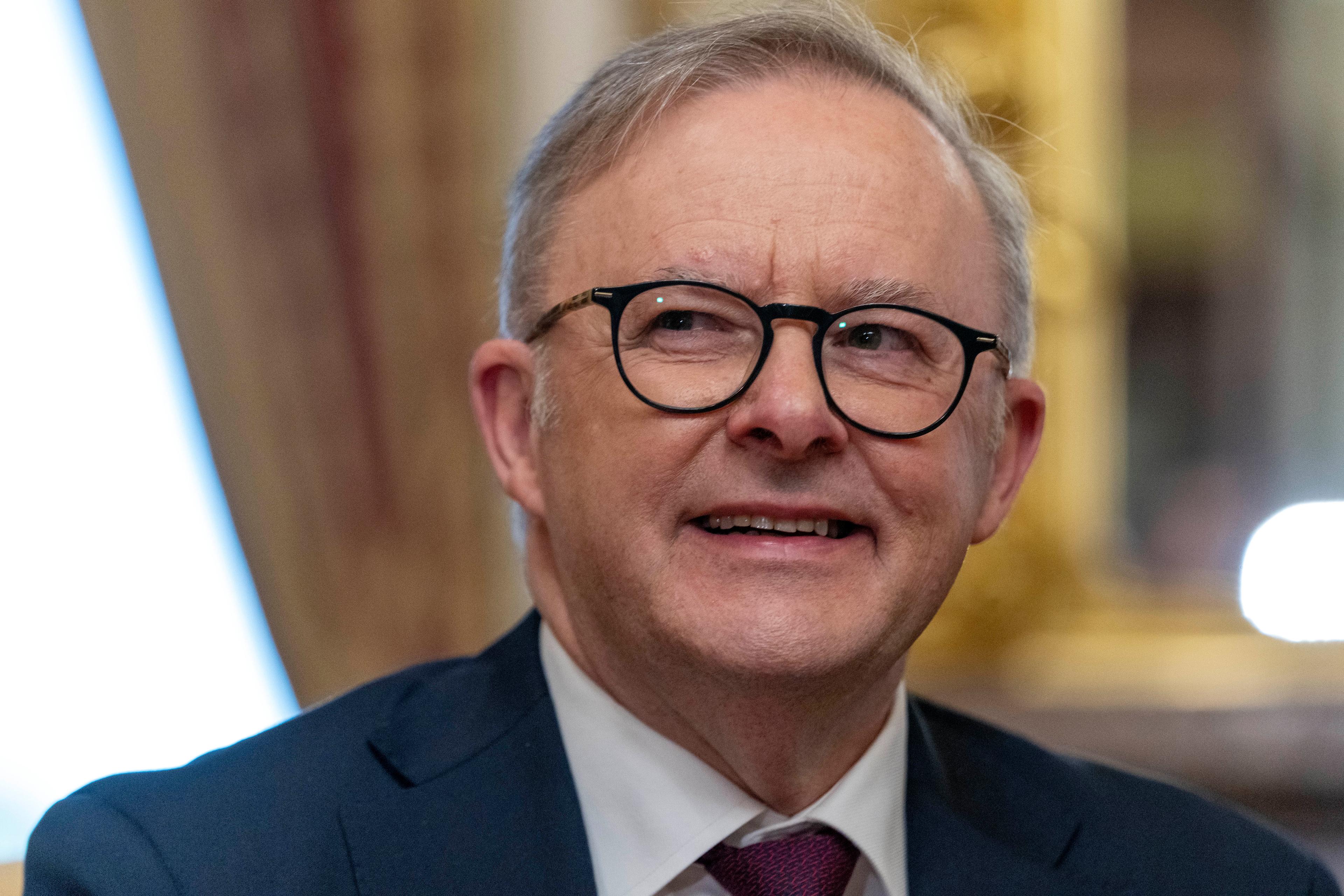 Australiens premiärminister Anthony Albanese vid ett besök i USA i våras. Albanese försvarar gripandet av ett spionmisstänkt par i Brisbane efter kritik från Rysslands ambassadör. Foto: Jacquelyn Martin/AP/TT