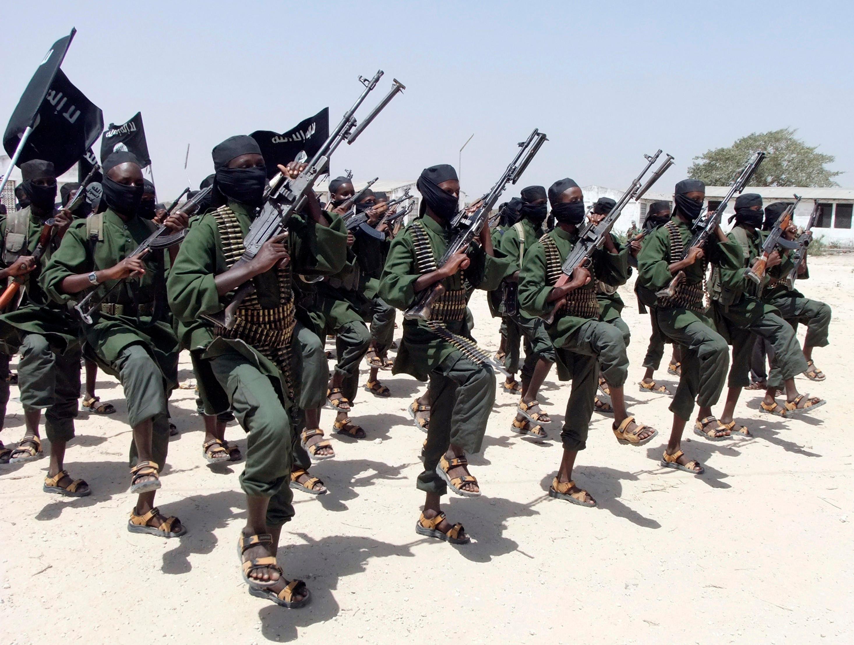 Nyblivna medlemmar i al-Shabaab genomför militärövningar. Arkivbild. Foto: Farah Abdi Warsameh/AP/TT