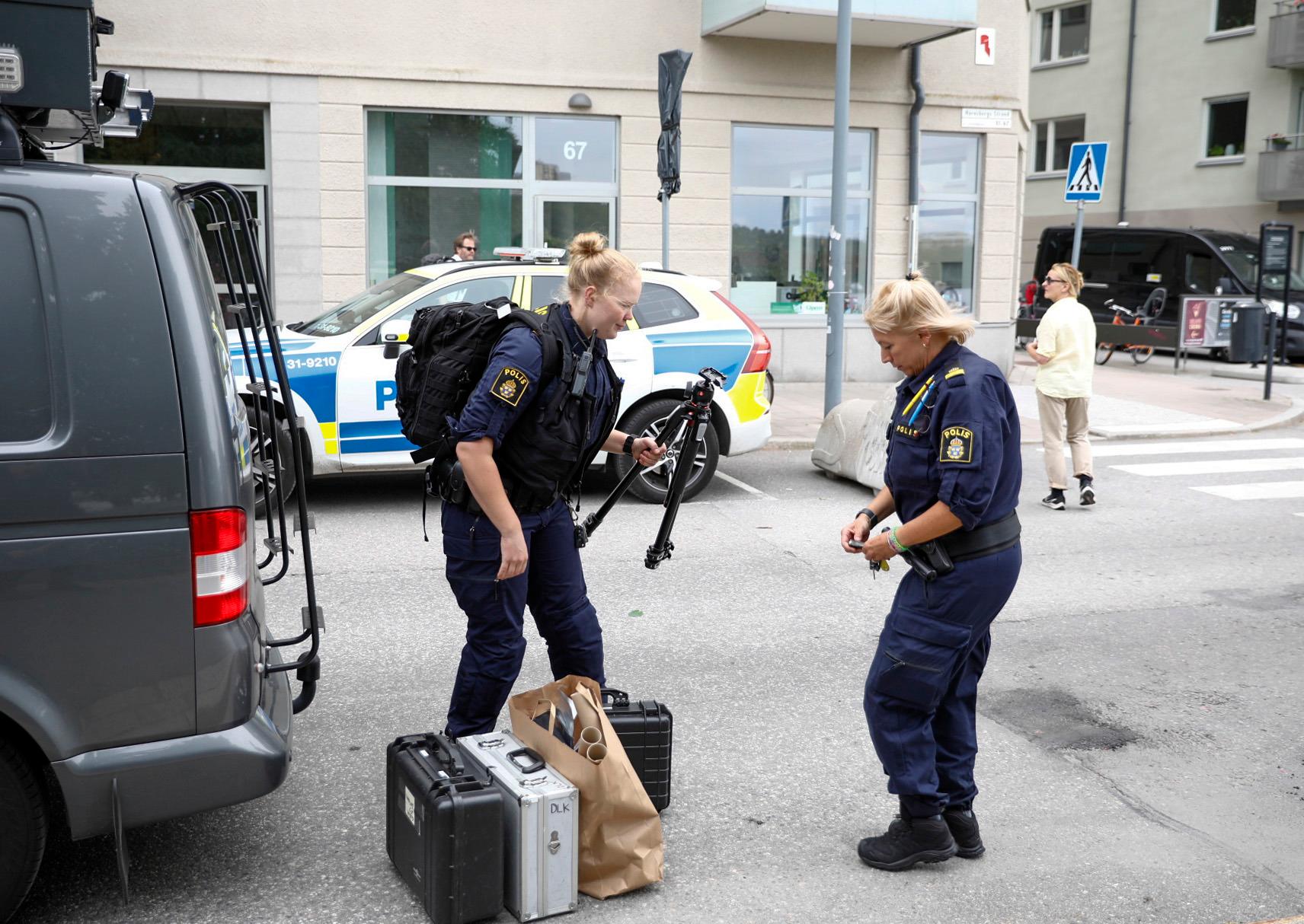 Polisens tekniker på plats efter ett inbrottslarm på Kungsholmen i centrala Stockholm den 13 juli. Foto: Mickan Mörk/TT