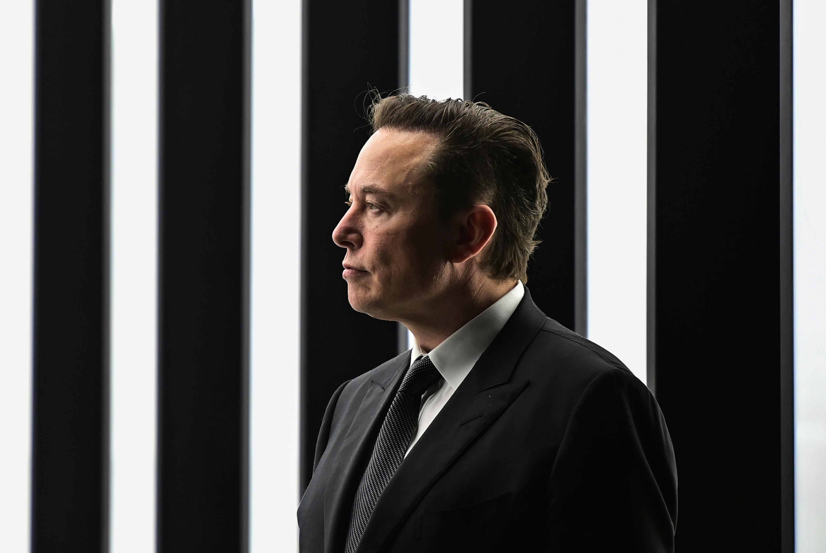 Den amerikanska elbilstillverkaren Tesla, med Elon Musk som storägare, inleder rapportveckorna för de sju techgiganterna. Arkivbild. Foto: Patrick Pleul/AP/TT