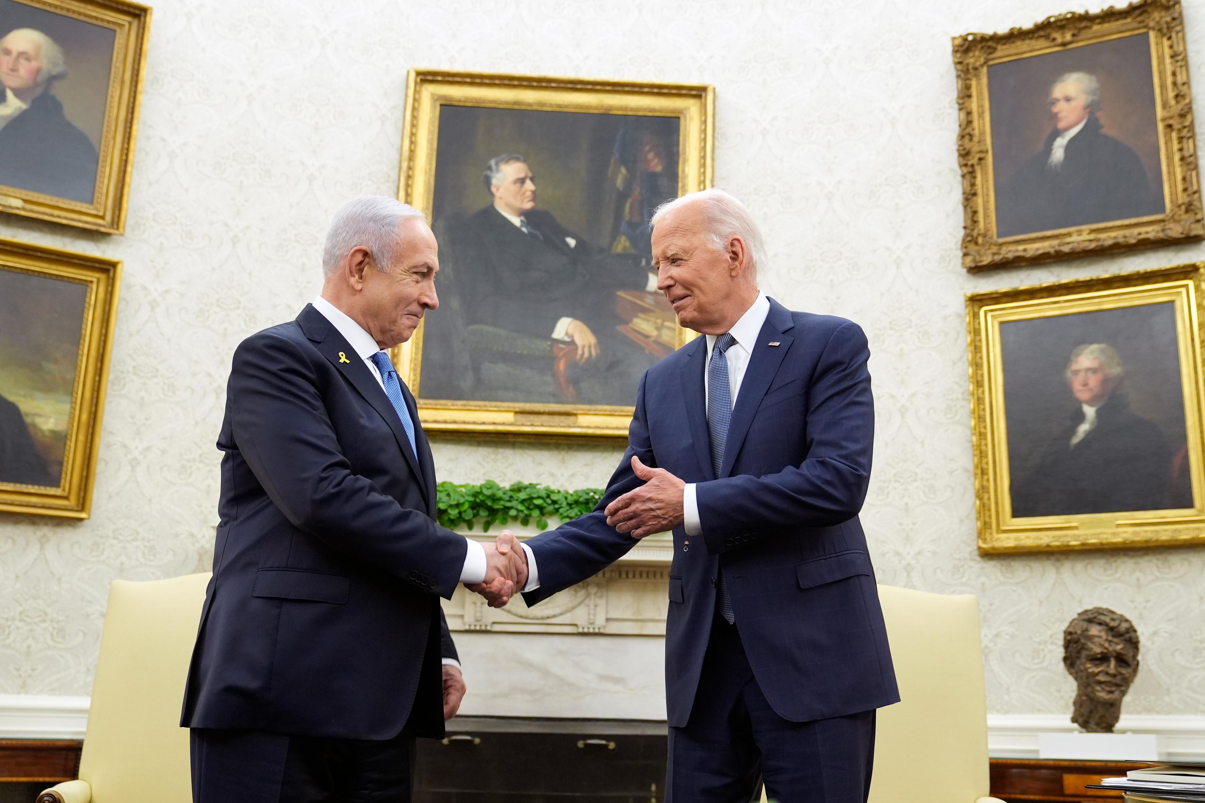 Israels premiärminister Benjamin Netanyahu och USA:s president Joe Biden i Ovala rummet. Foto: Susan Walsh/AP/TT