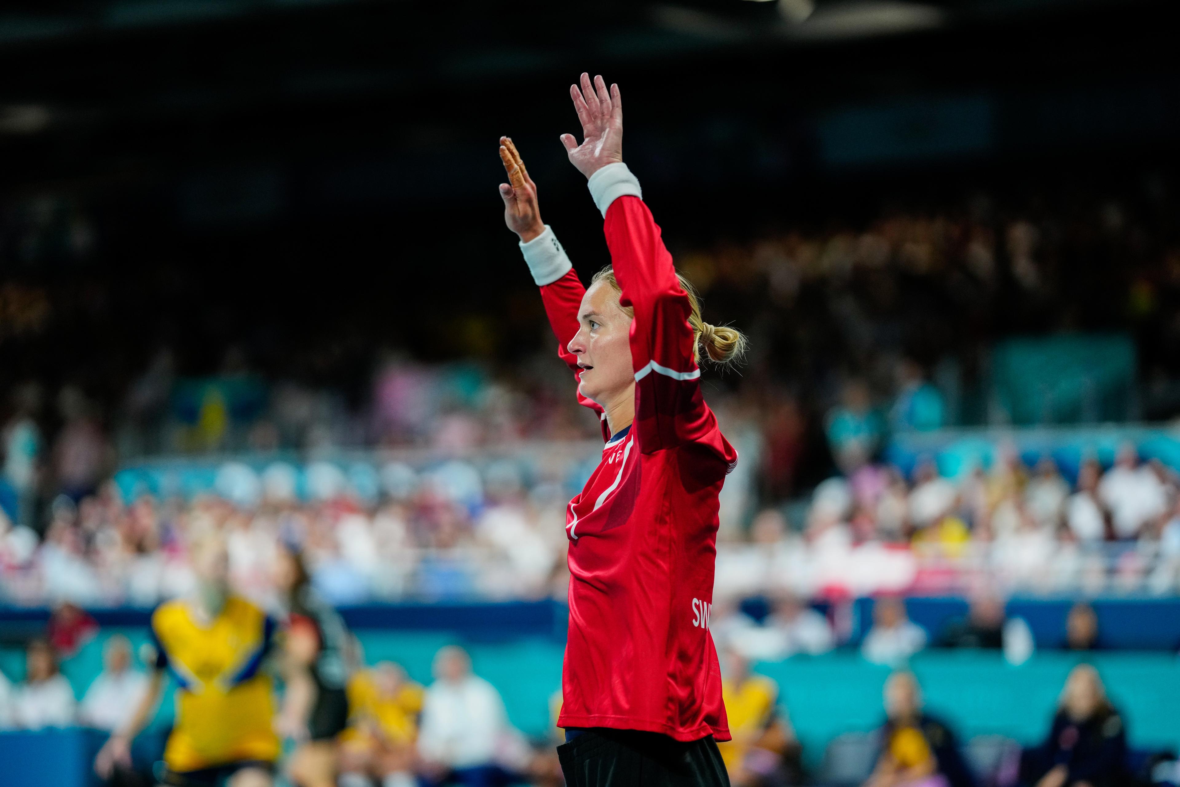 Målvakten Johanna Bundsen jublar efter en av många räddningar i segermatchen mot Tyskland. Foto: Beate Oma Dahle/NTB/TT