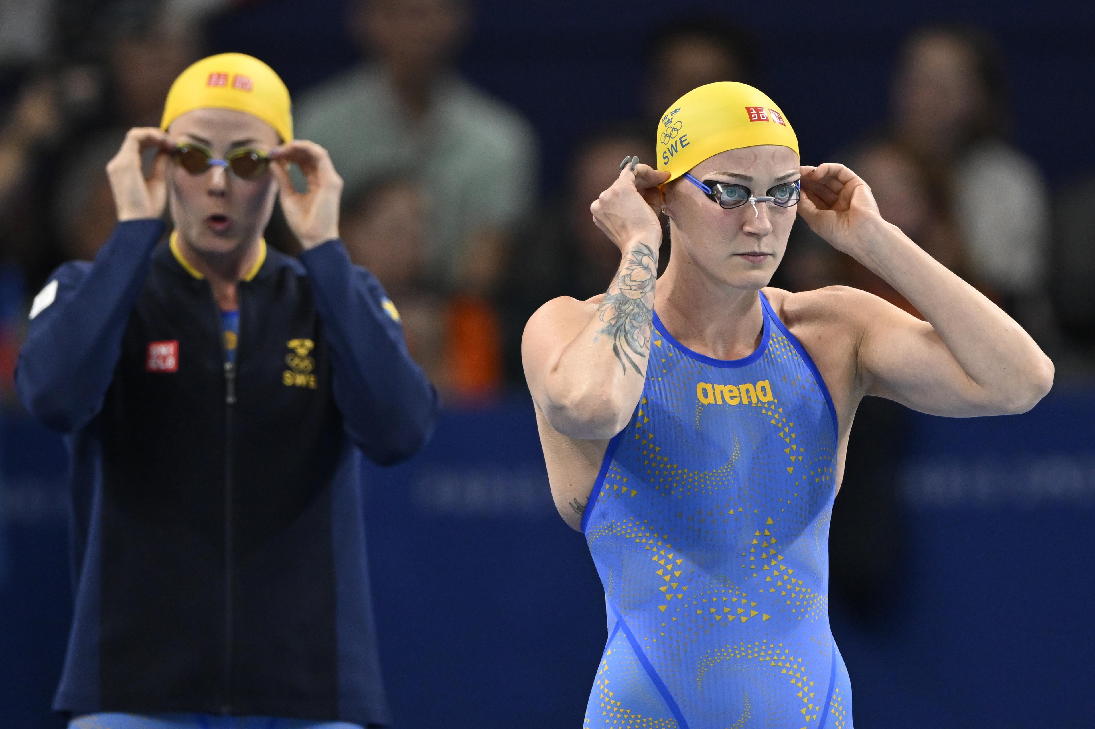 Sarah Sjöström har tagit det definitiva beslutet att starta på 100 meter fritt. Till vänster Michelle Coleman som också simmar distansen. Arkivbild. Foto: Jessica Gow/TT