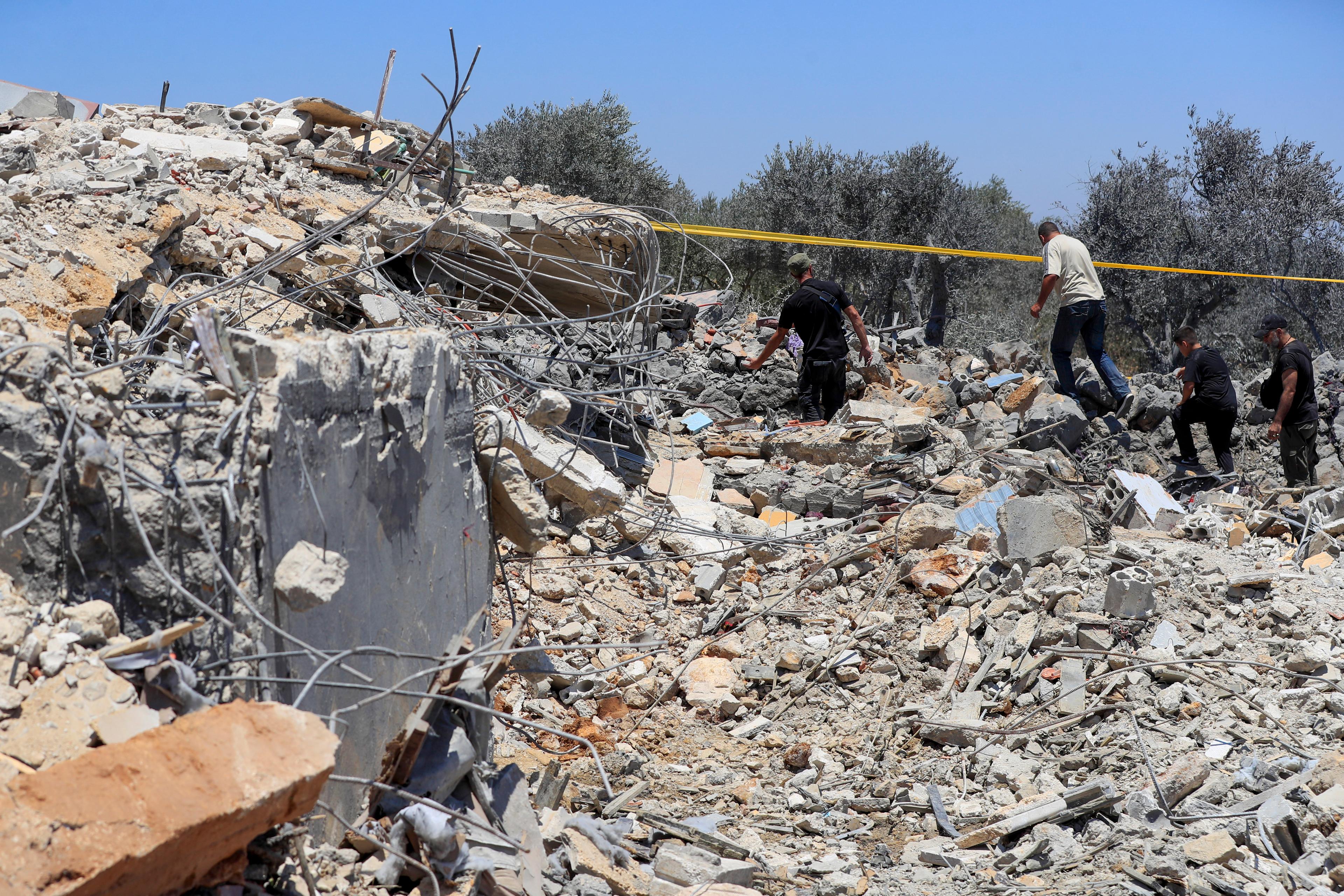 Israeliska flygattacker resulterar ofta i omfattande förödelse. Bild från ett anfall i Libanon tidigare i juli. Foto: Mohammad Zaatari/AP/TT