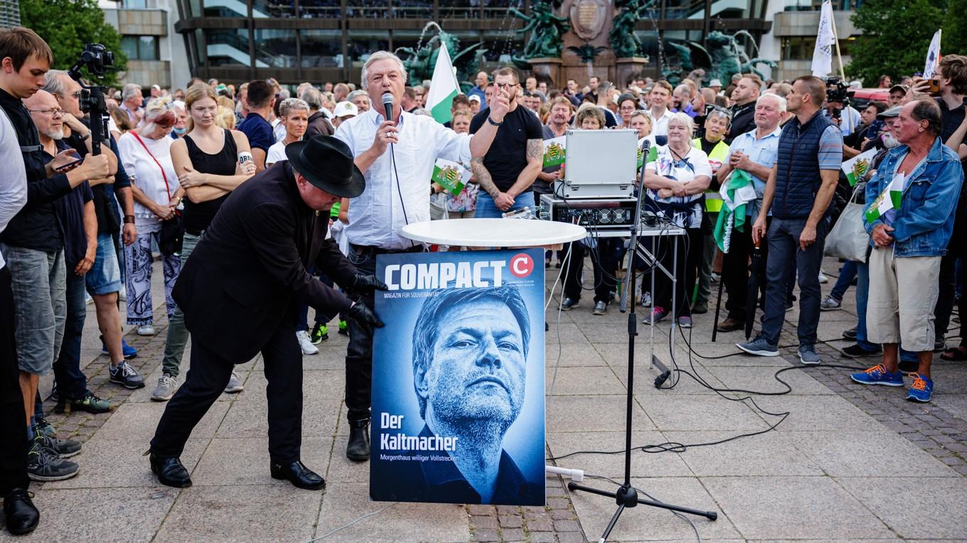 Jürgen Elsässer, grundare och chefredaktör för månadsmagasinet Compact, håller ett tal i Leipzig, Tyskland den 5 september 2022. Foto: Jens Schlueter/Getty Images