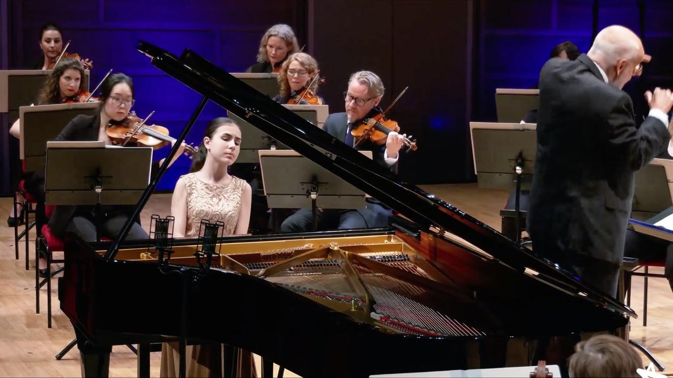 Dirigenten Ton Koopman, pianisten Alexandra Dovgan och Kungliga Filharmonikerna i idealt samarbete.
Foto: Konserthuset Play