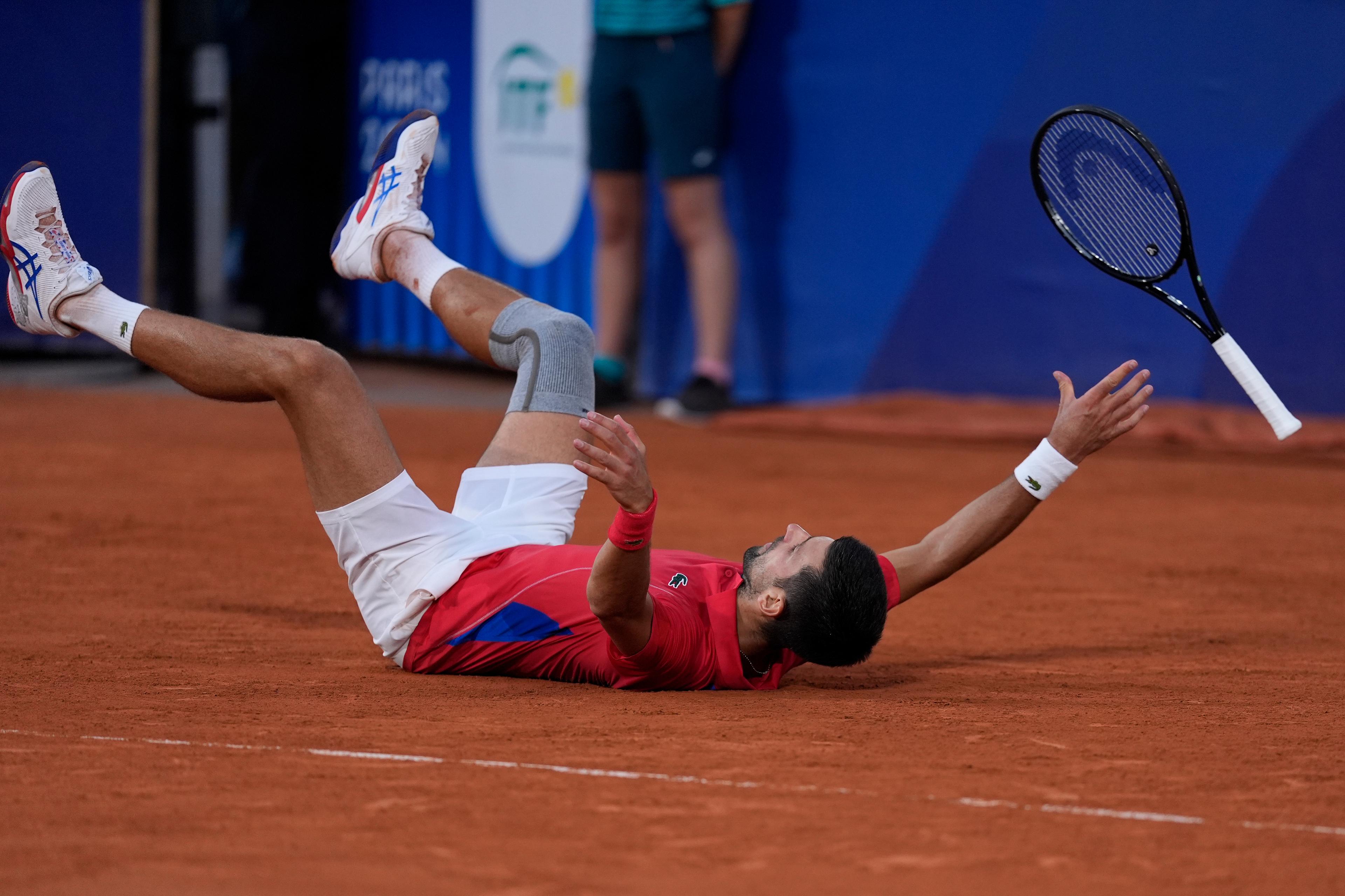 Novak Djokovic var jublande glad efter att finalplatsen säkrades. Foto: Andy Wong/AP/TT