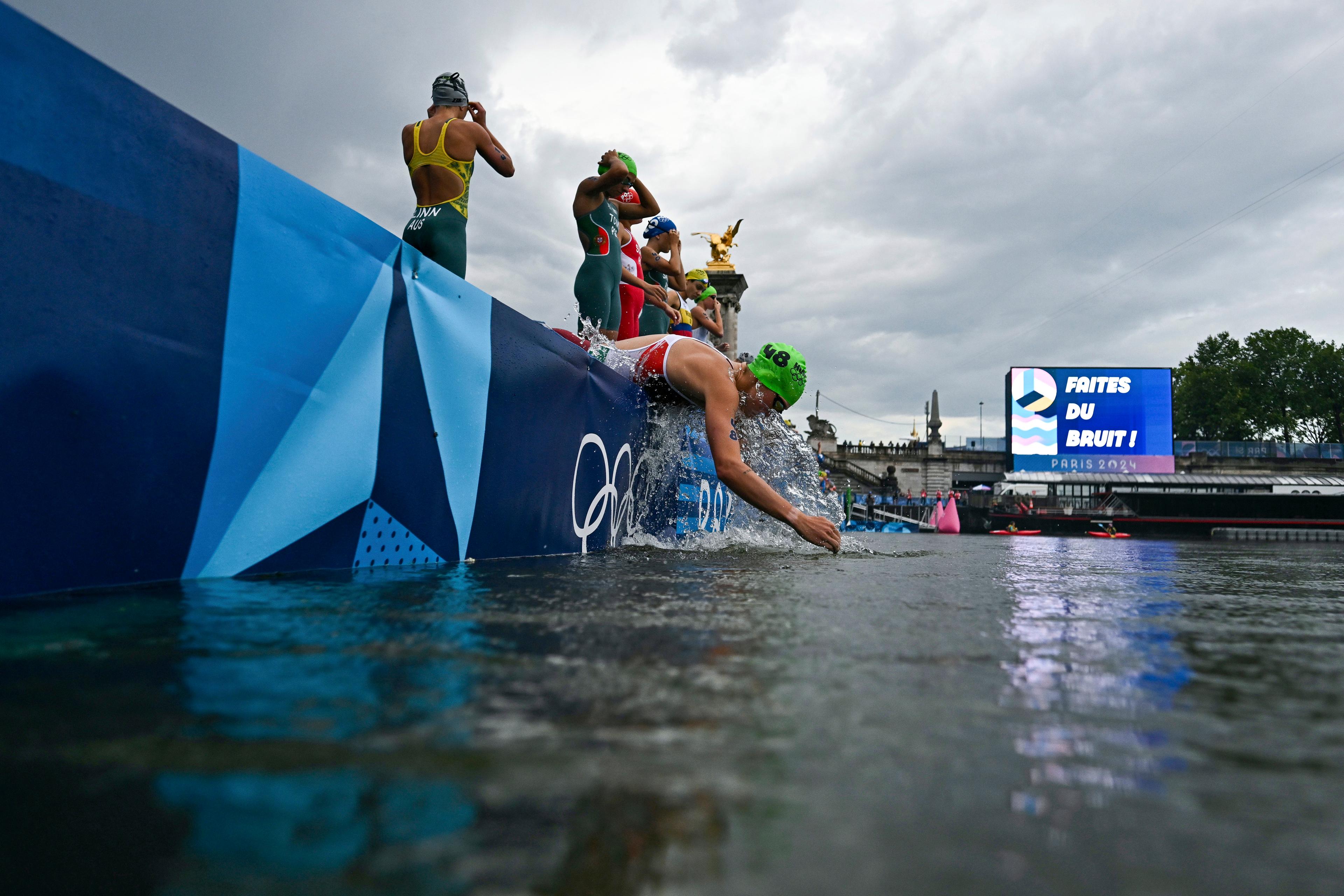 Seine har fått stängas av för simning till och från under spelen. Foto: Martin Bureau/AP/TT