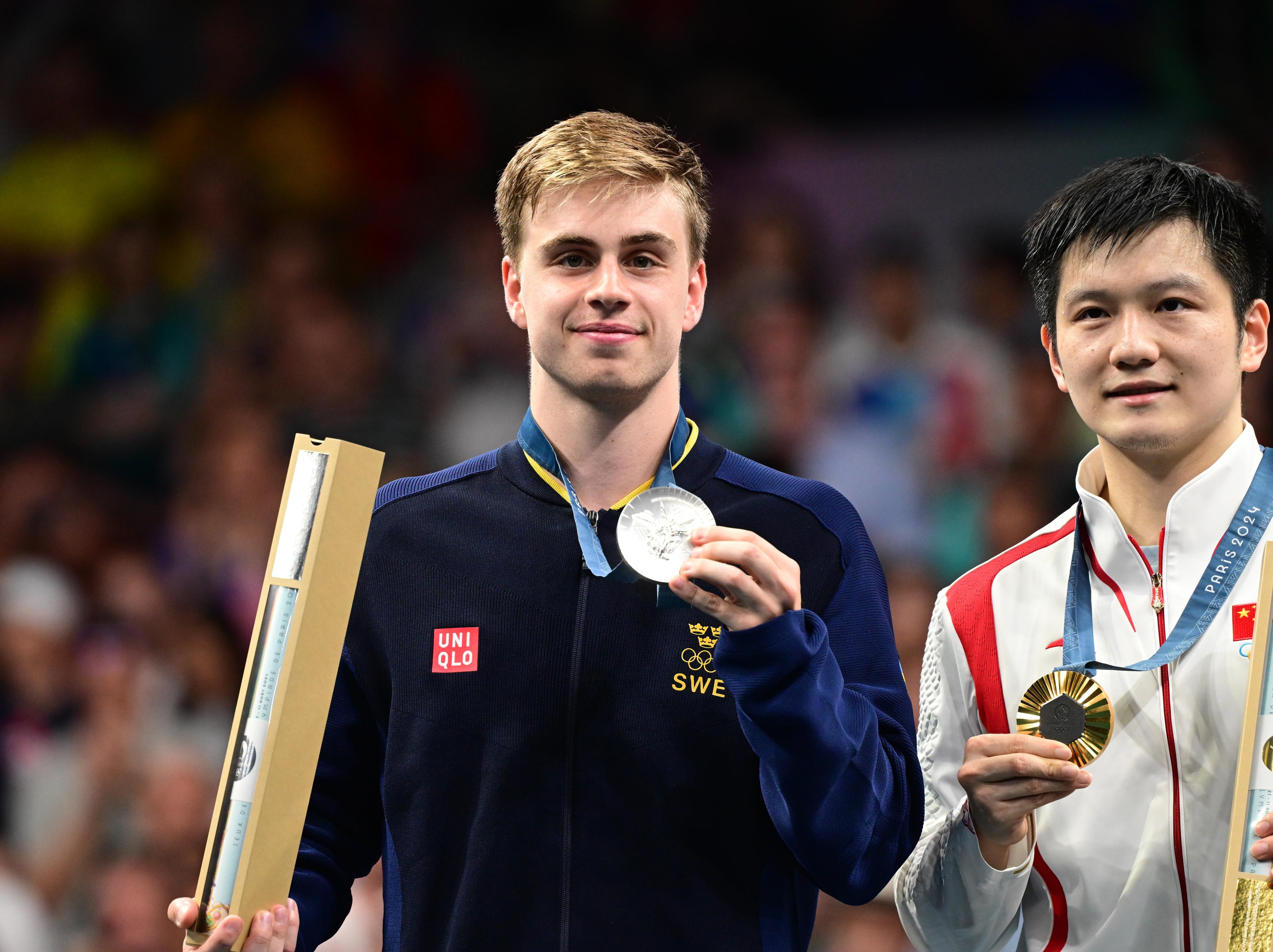 Sveriges Truls Möregårdh tog silver och Fan Zhendong, Kina, guld i OS i Paris. Foto: Jonas Ekströmer/TT