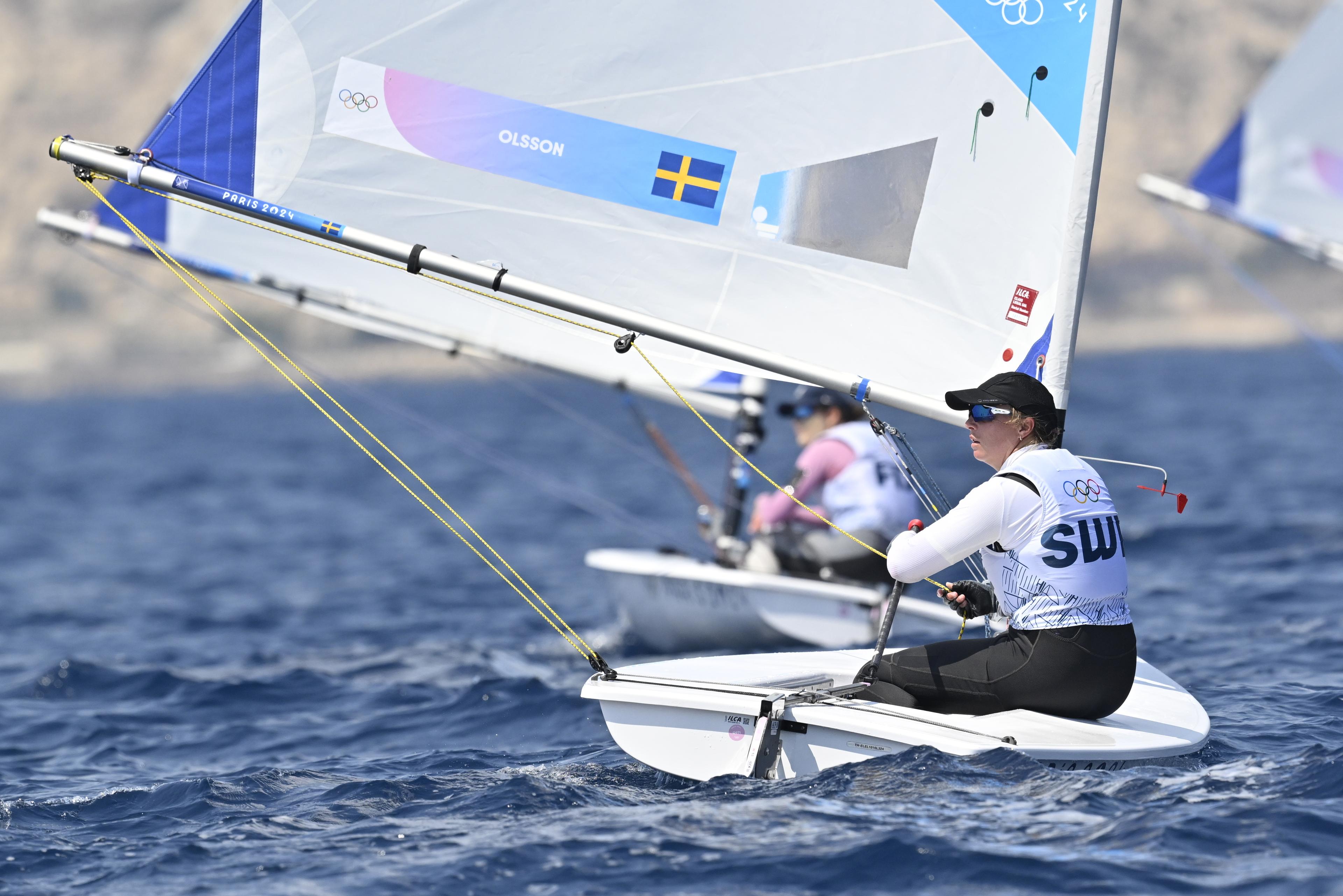 Josefin Olsson når inte medaljseglingen i klassen Ilca 6 och därmed är OS över för svenskan. Arkivbild. Foto: Henrik Montgomery/TT