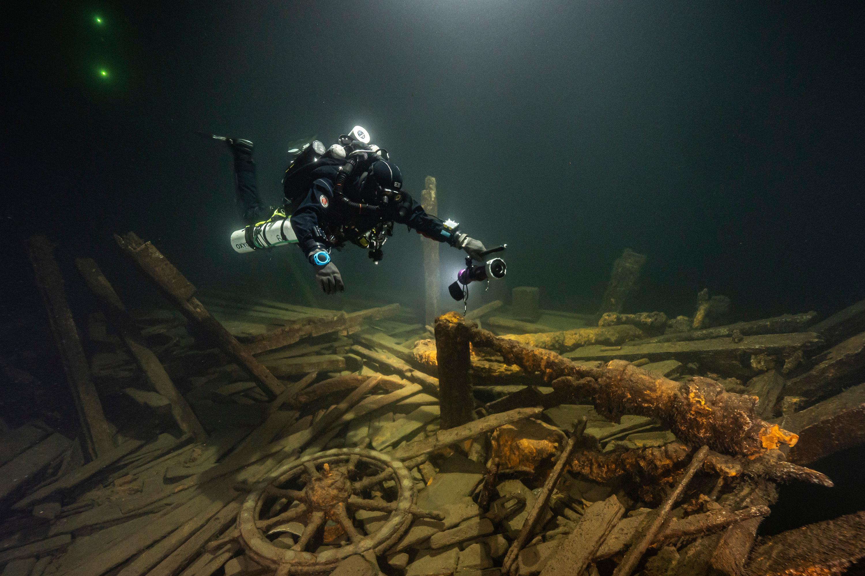 Fyndet gjordes utanför Öland och vraket uppges vara från slutet av 1800-talet, enligt Länsstyrelsen Blekinge. Foto: Marek Cacaj/AP/TT