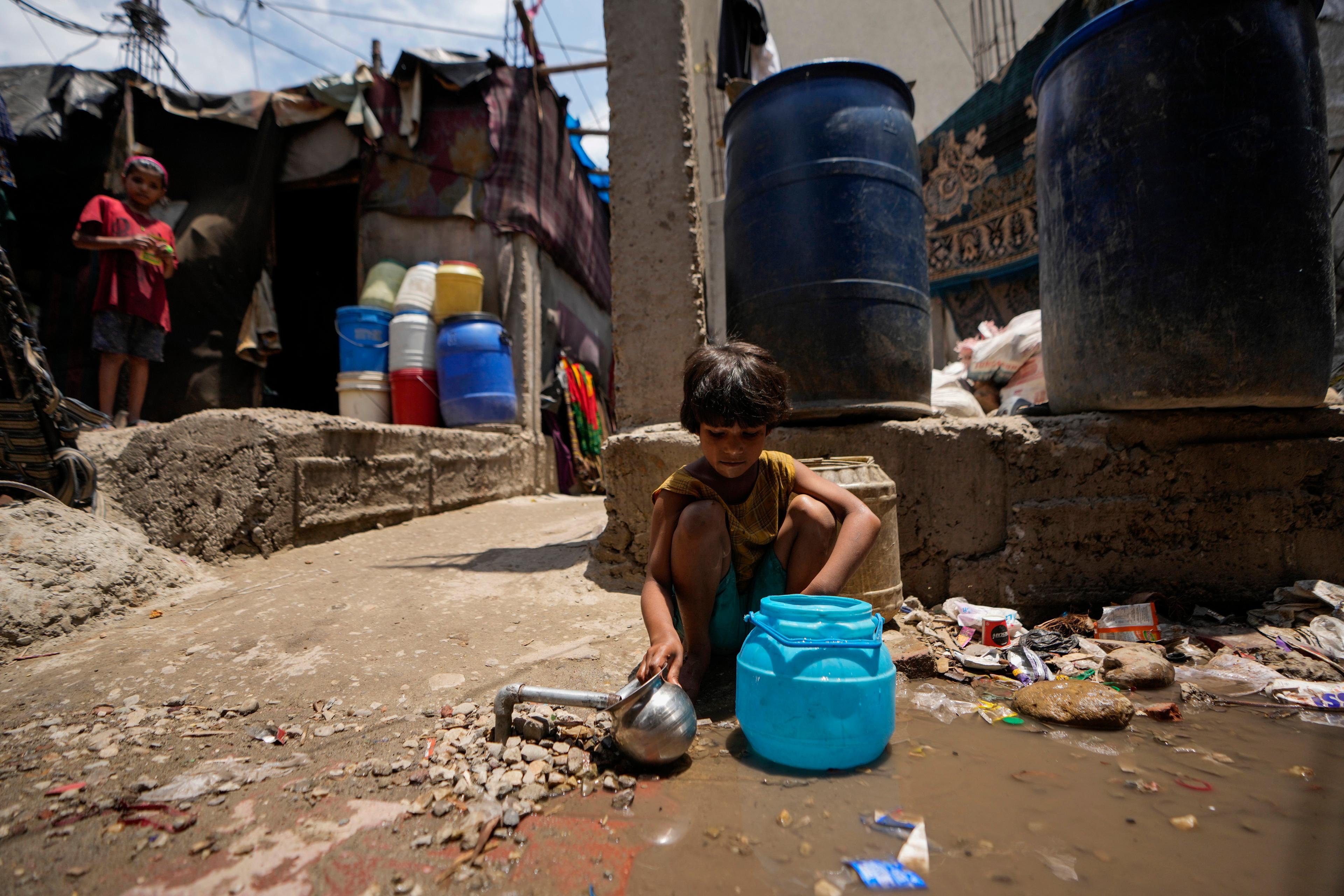 Vattenbrunn i staden Jammu i norra Indien. Arkivbild. Foto: Channi Anand/AP/TT