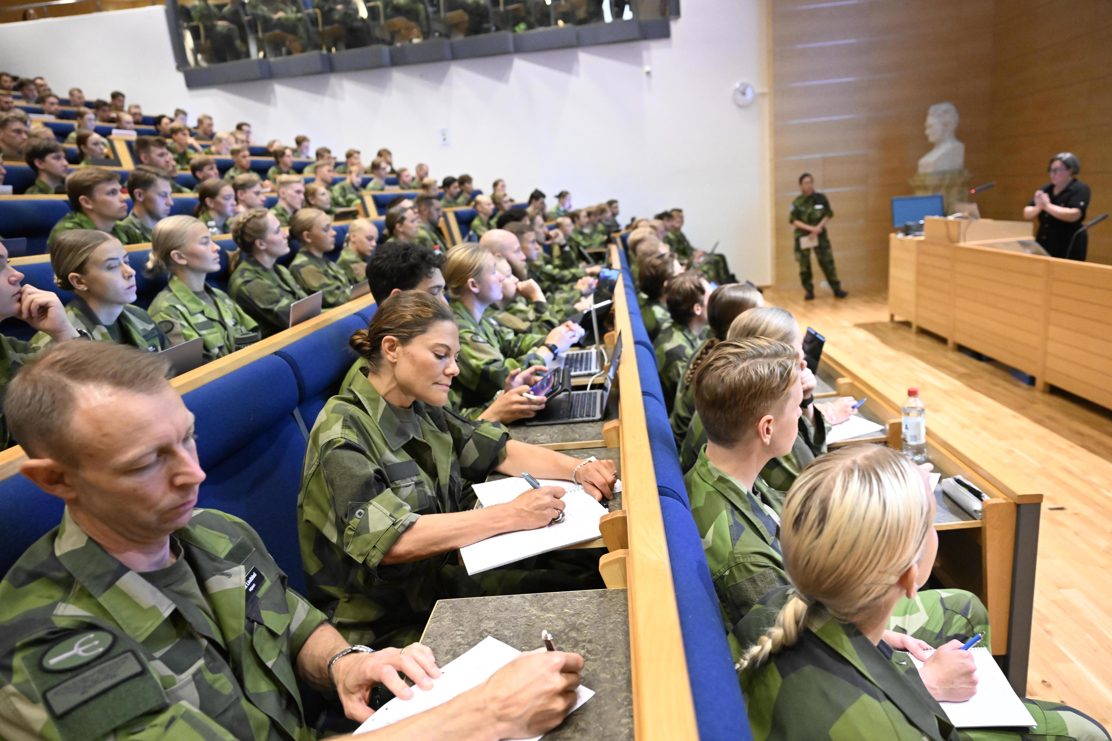 Kronprinsessan Victoria har påbörjat sin officersutbildning. Foto: Fredrik Sandberg/TT